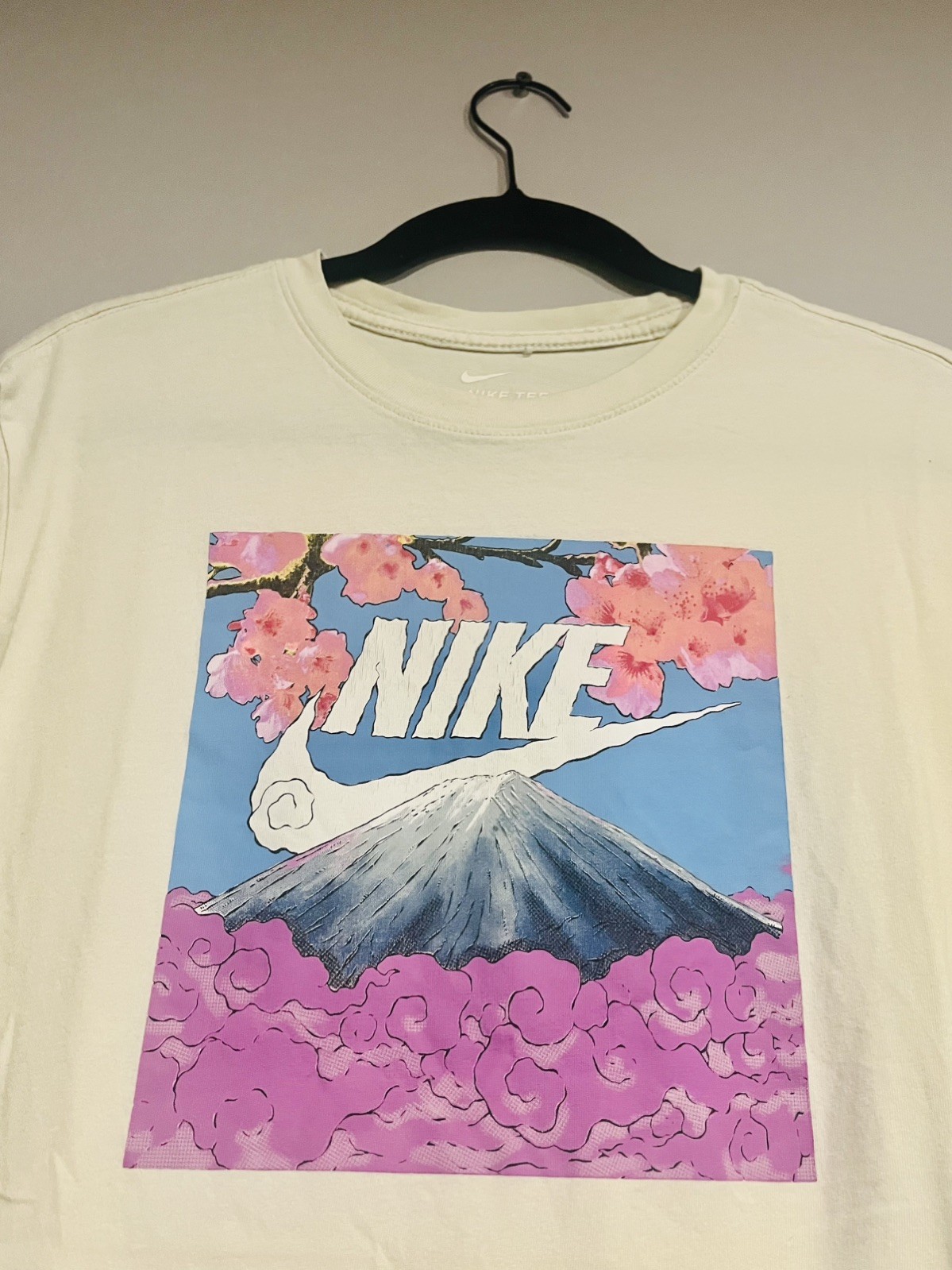 Nike Air Shirt Mens Medium White Mountain Photo The Nike Tee Crew Neck Casual gallery