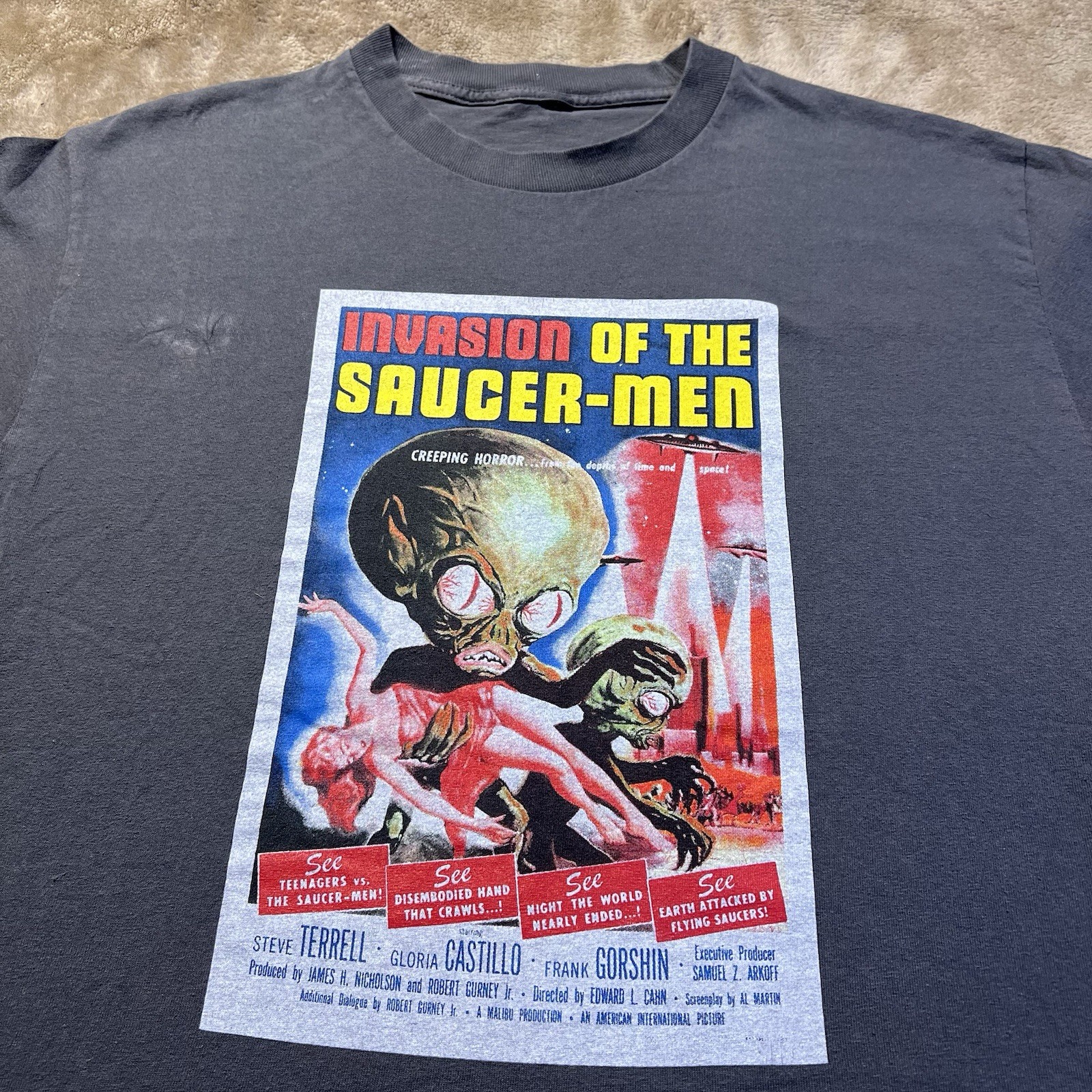 Invasion of the Saucer Men Shirt L Movie Poster Graphic Sci-Fi Horror Tee gallery