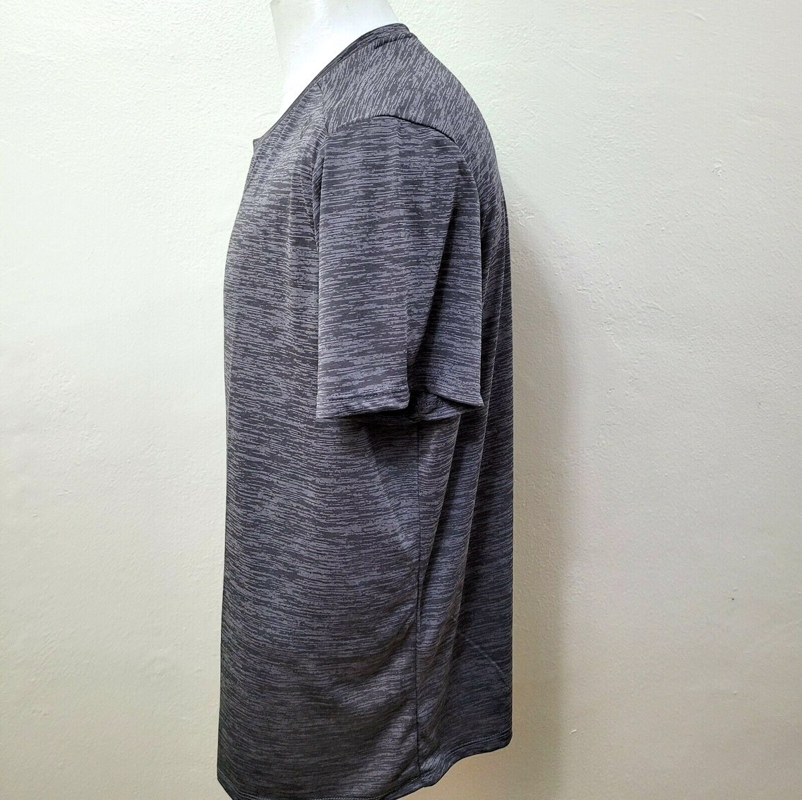 Fila Sport Running Men's Size XXL Gray Pinstripe Athletic Crew-Neck T-Shirt gallery