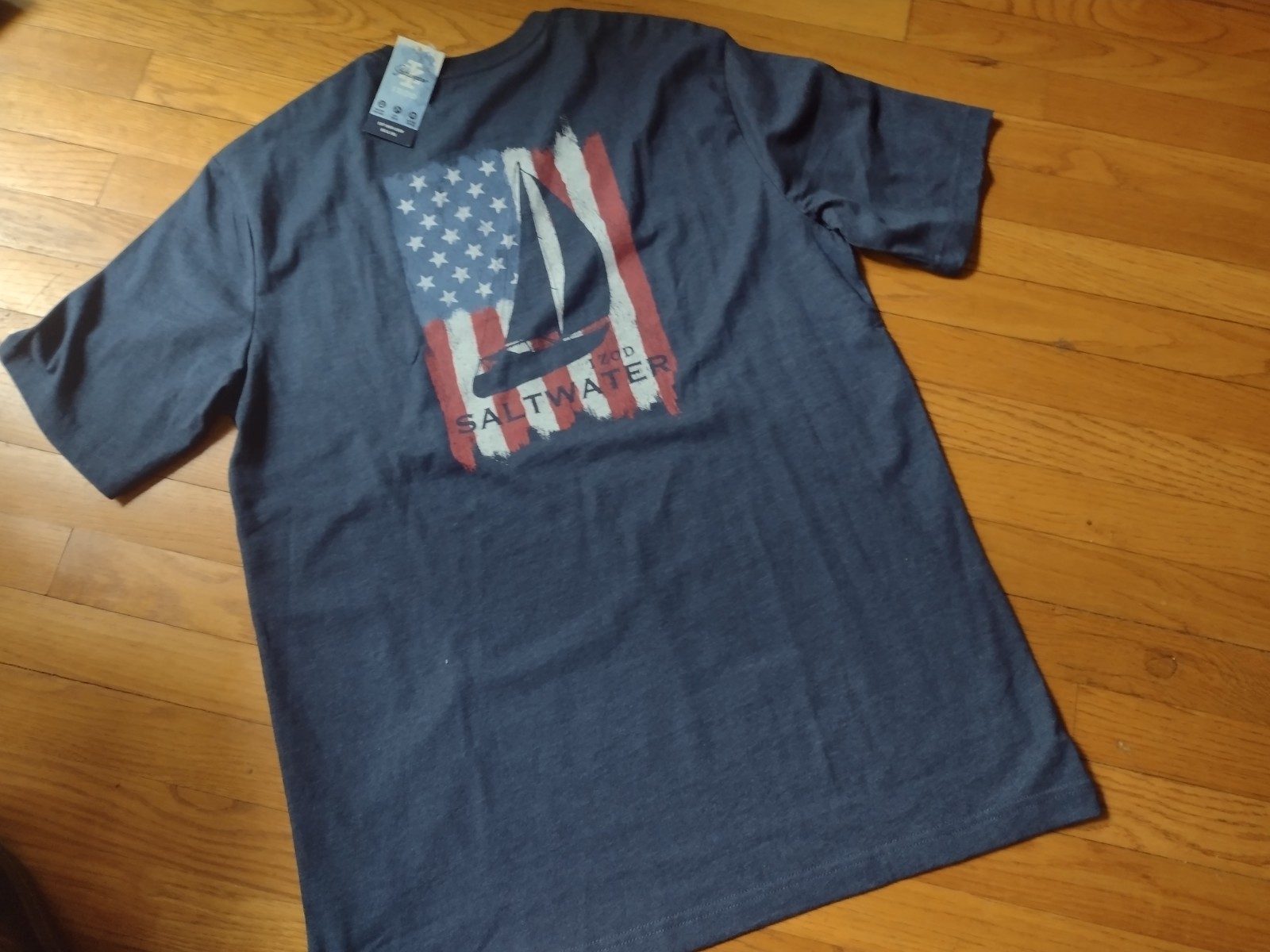 NWT, IZOD Men's Saltwater Short Sleeve Cotton Blend Graphic T-Shirt gallery