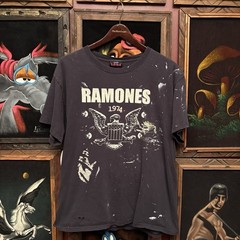 Vintage The Ramones Distressed Punk Rock Rock And Roll Band T-Shirt Size Large
