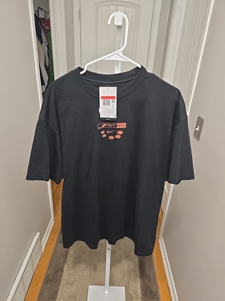 Nike Air Max Tshirt Size Large NWT Black $45 Retail gallery