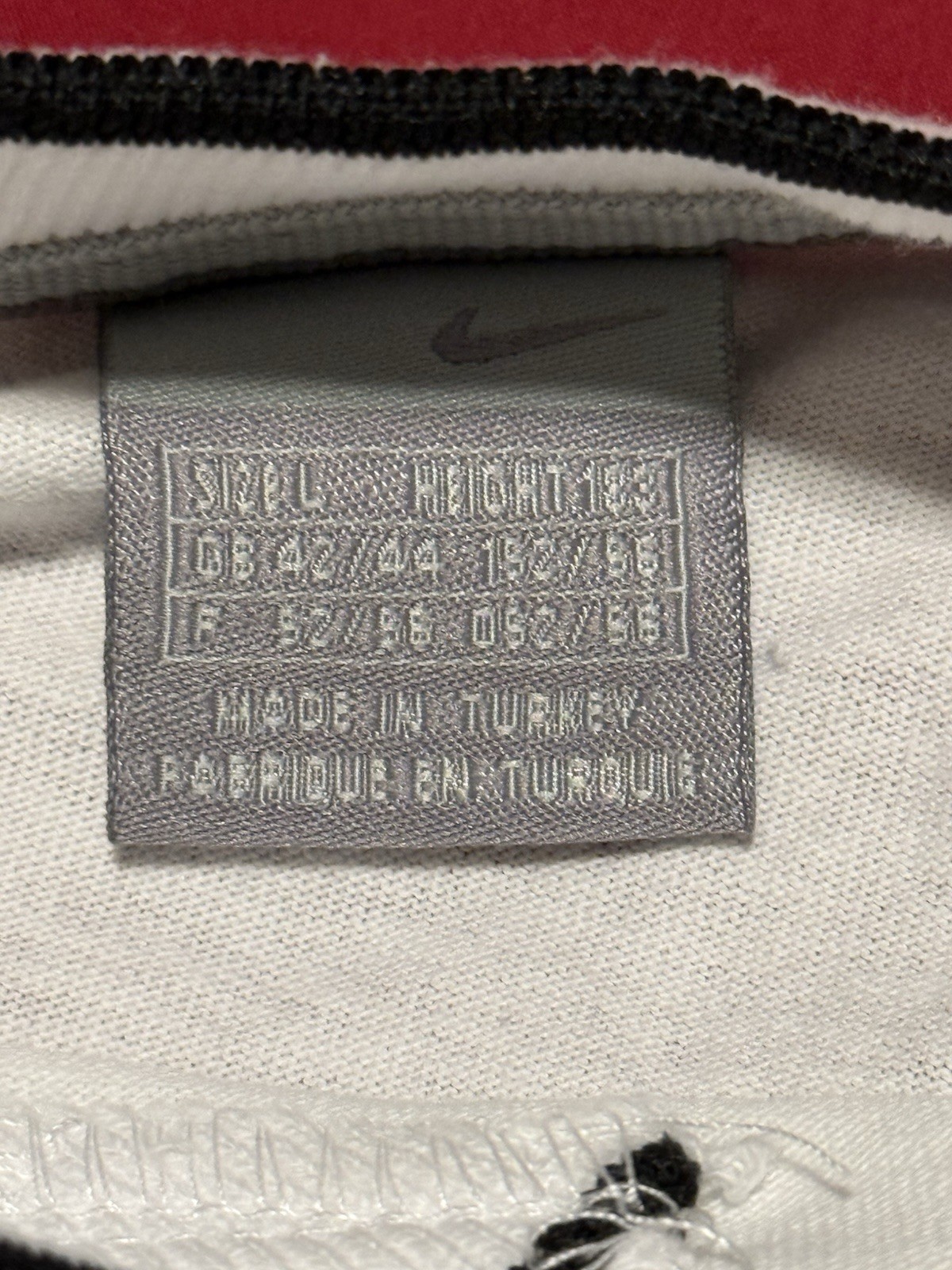 Nike Center Swoosh T-shirt Men’s Large White V-Neck Ribbed Collar Middle Swoosh gallery