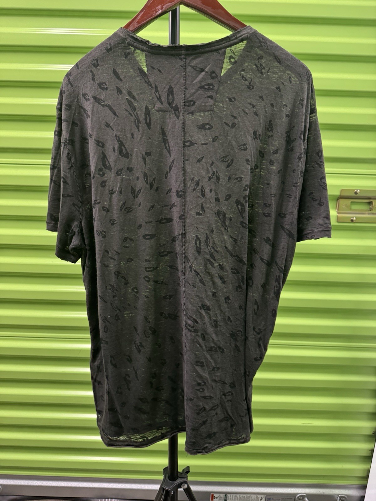 John Varvatos Men’s XL Gray Graphic Print Logo Crew Neck Short Sleeve Knit Tee gallery