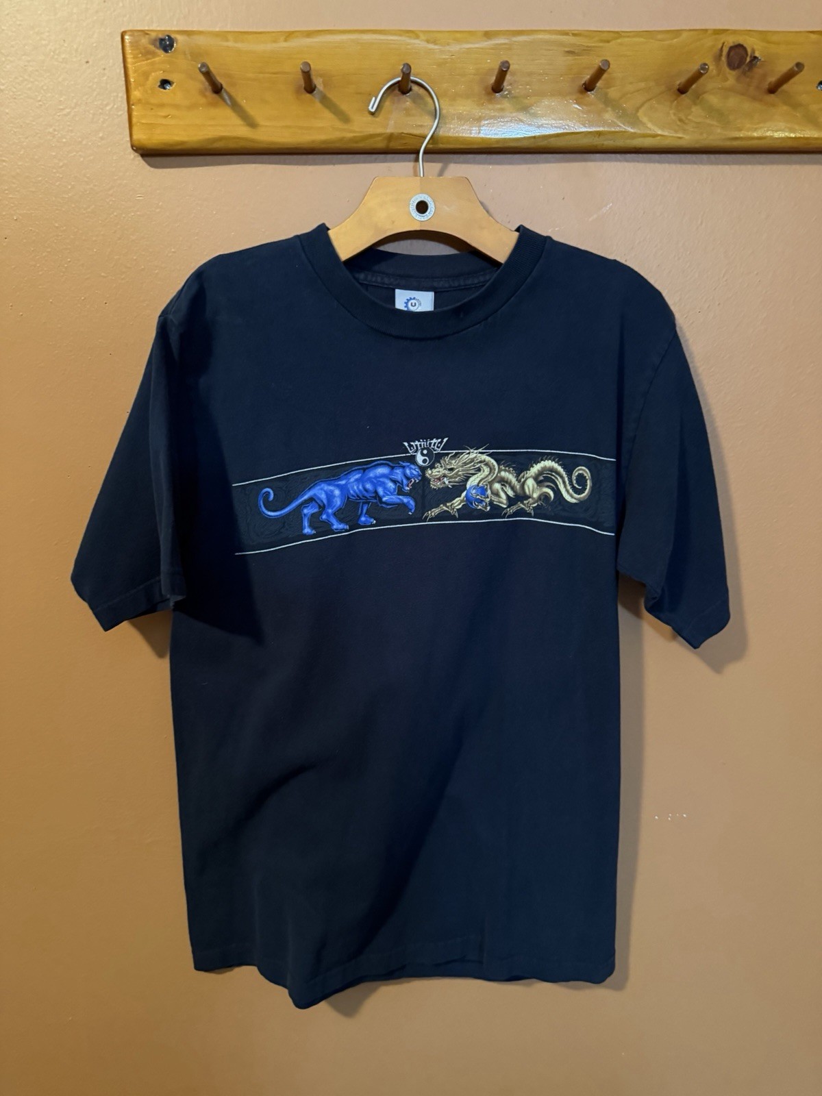 Vintage Utility Yin Yang Dragon Tiger T-Shirt Medium Black Graphic Tee