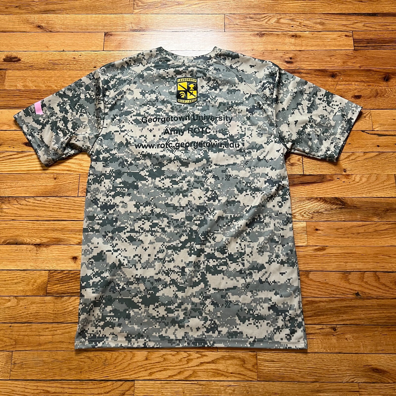 Georgetown University Army ROTC T Shirt Size M "Hoya" Breast Cancer Awareness gallery