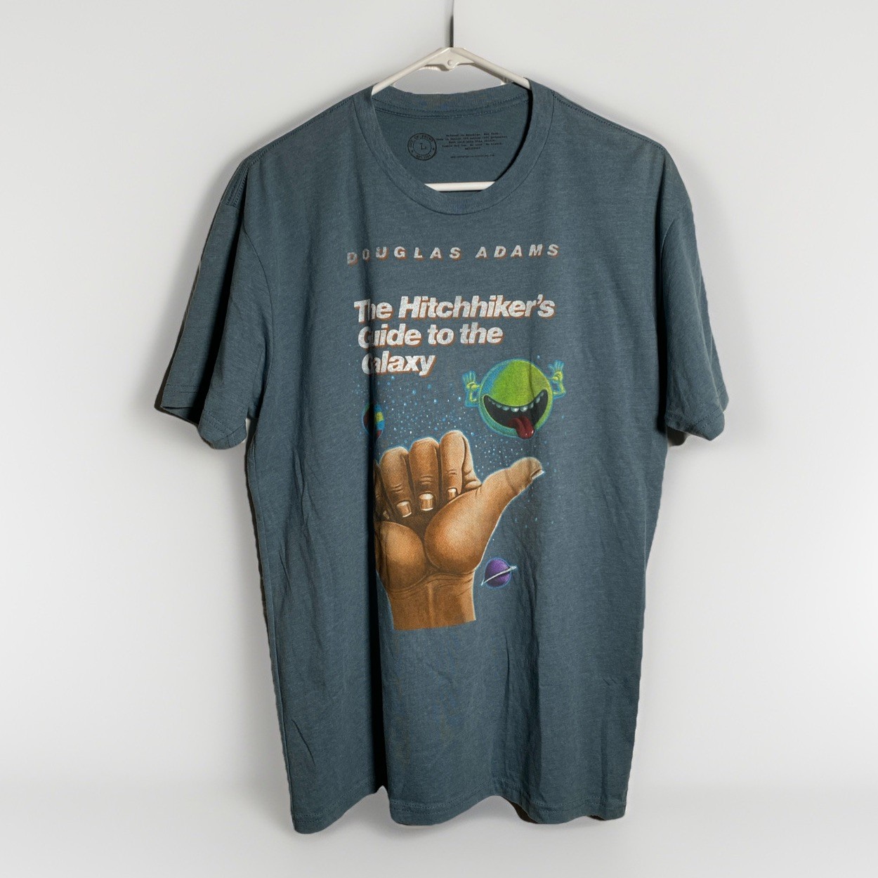HITCHHIKER’S GUIDE TO THE GALAXY Licensed Book Cover T-Shirt Large Rare