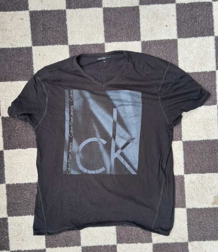 Calvin Klein Jeans Men's Black Graphic Logo V-Neck Short Sleeve T-Shirt 2XL gallery