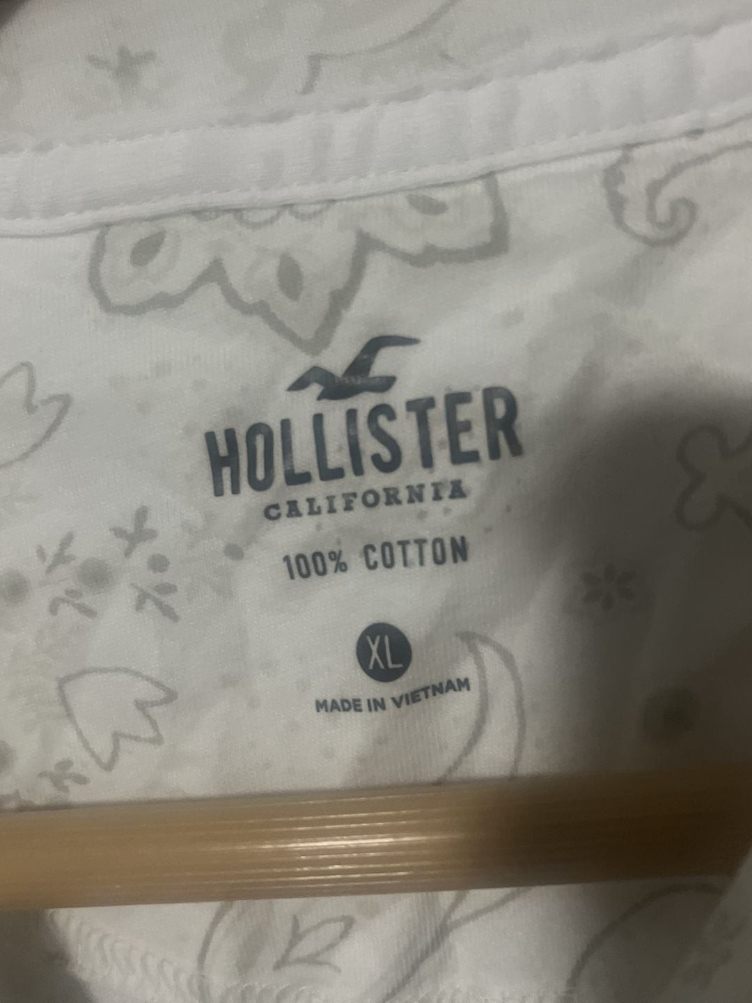 Hollister Men's White All-Over Paisley Bandana Print Crewneck T-Shirt gallery