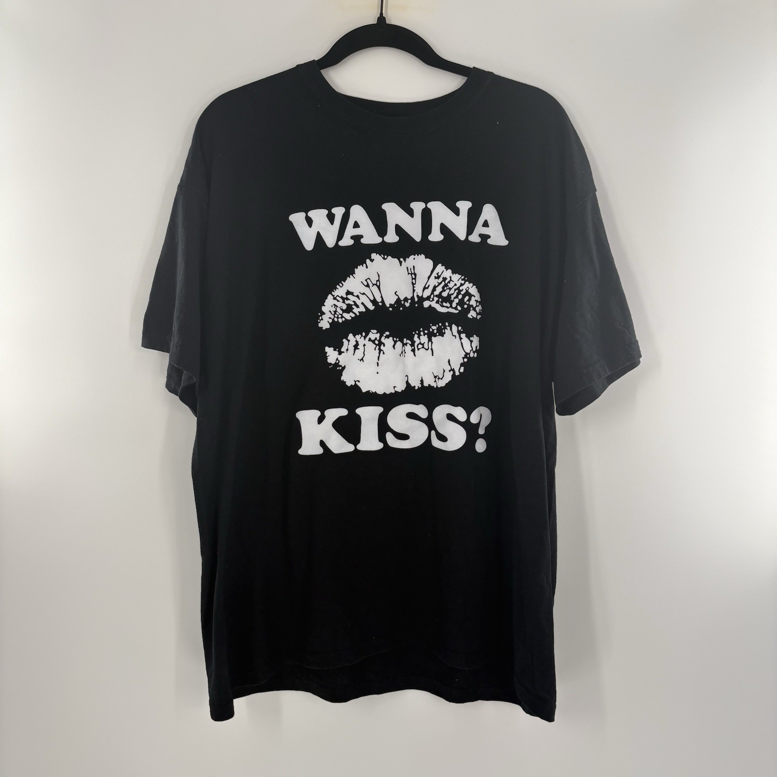 Wanna Kiss Men’s XL Sunscreen Promotion Shirt Y2K Black Short Sleeve