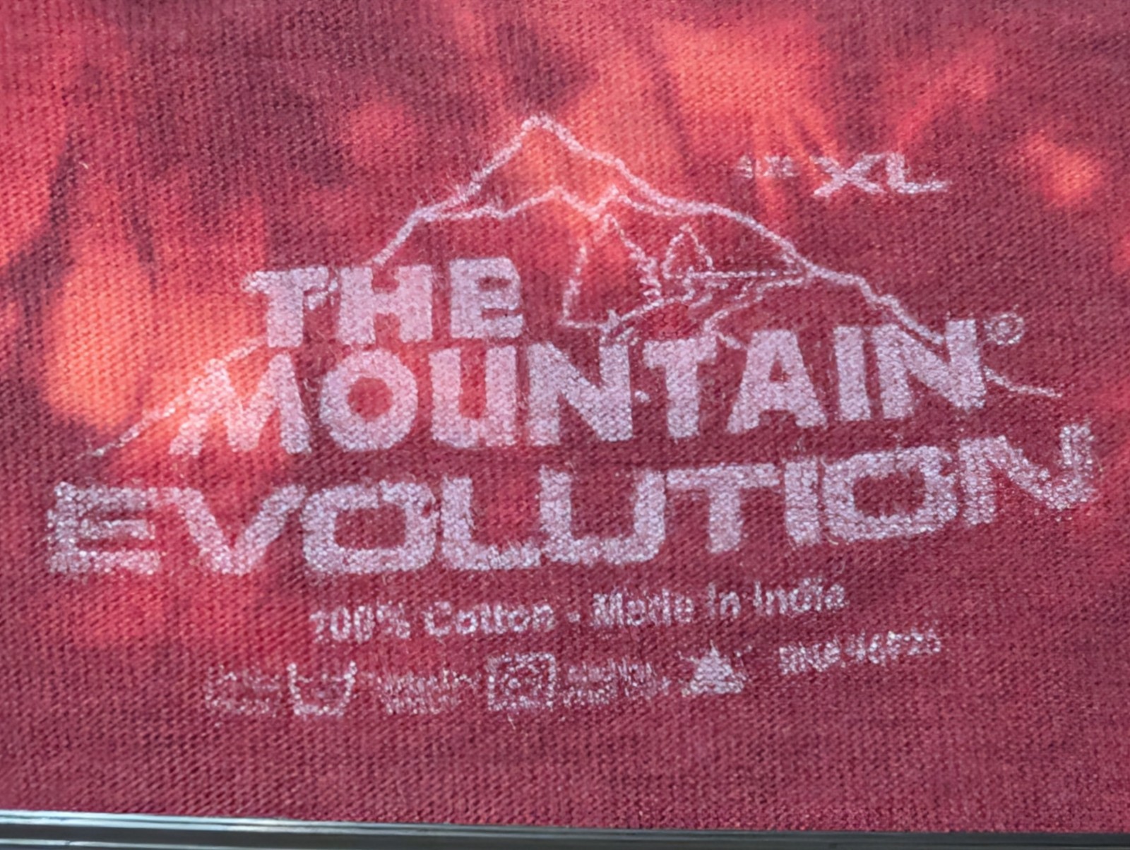 The Mountain Mens T-shirt Red Evolution Red Skull Dragon Retired Logo XL #5267 gallery