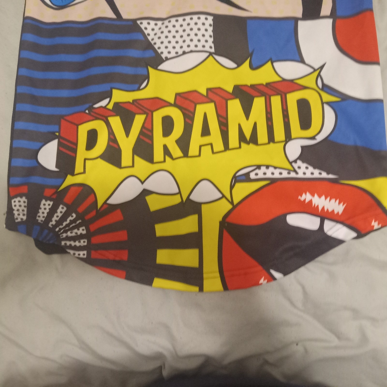 Black Pyramid Size M Short Sleeve Shirt Bold Colorful Graphic Comic Long Length gallery