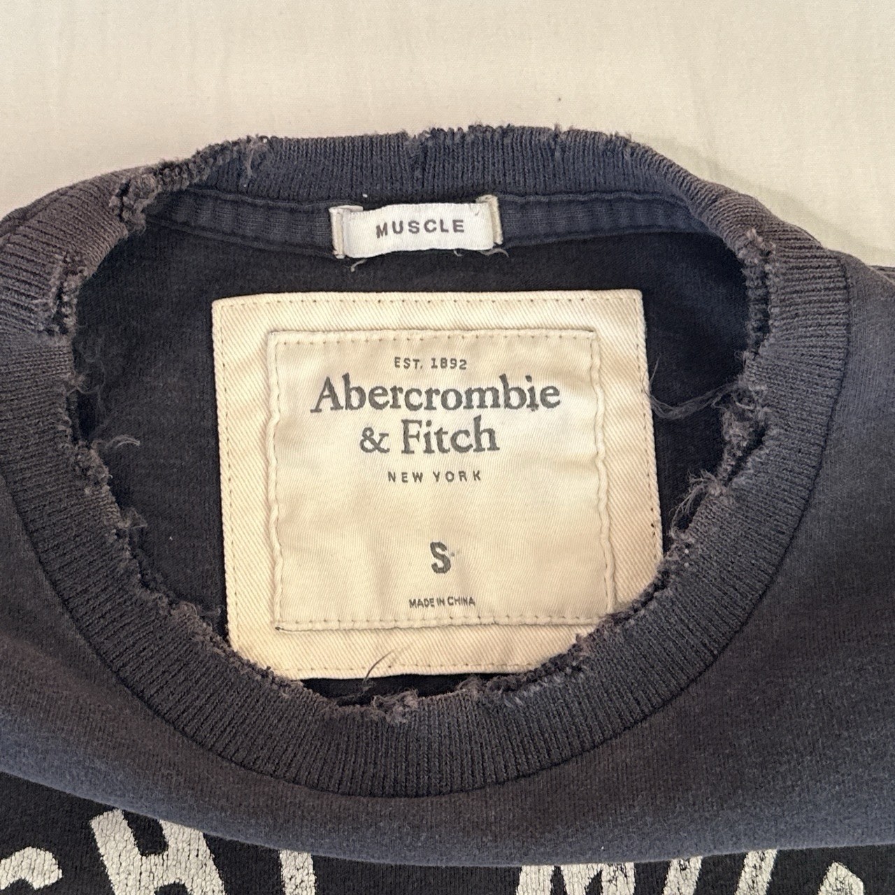 Abercrombie & Fitch Men’s Muscle Black Crew Neck Distressed Graphic Tee S gallery