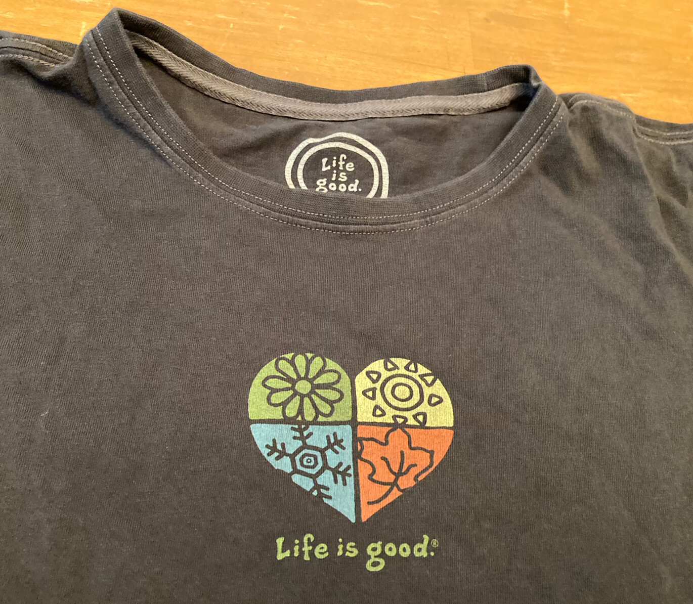 Life is Good Grey Semi-Fitted Women's Cut T-SHIRT SZ Large 4 Seasons Heart EUC gallery