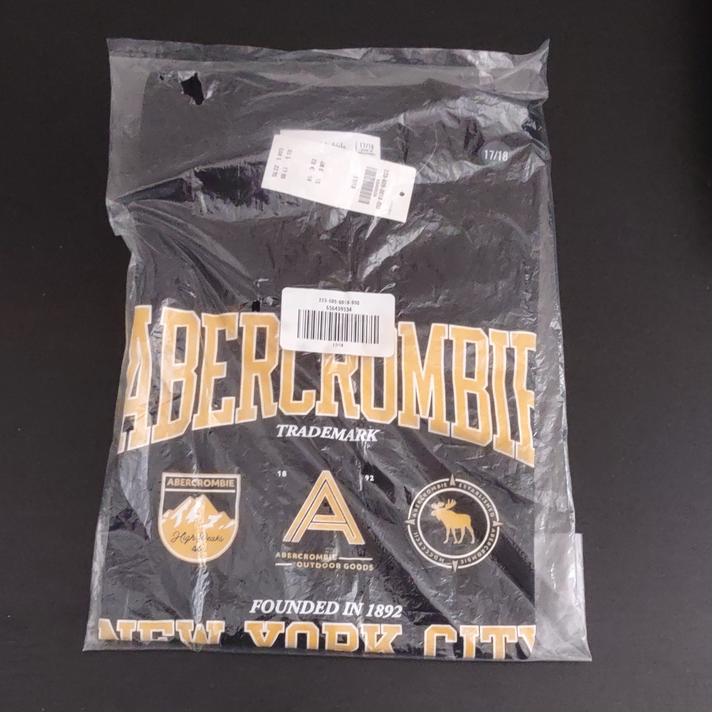 Abercrombie Men’s Black NYC Graphic Print Logo Accent T-Shirt Regular