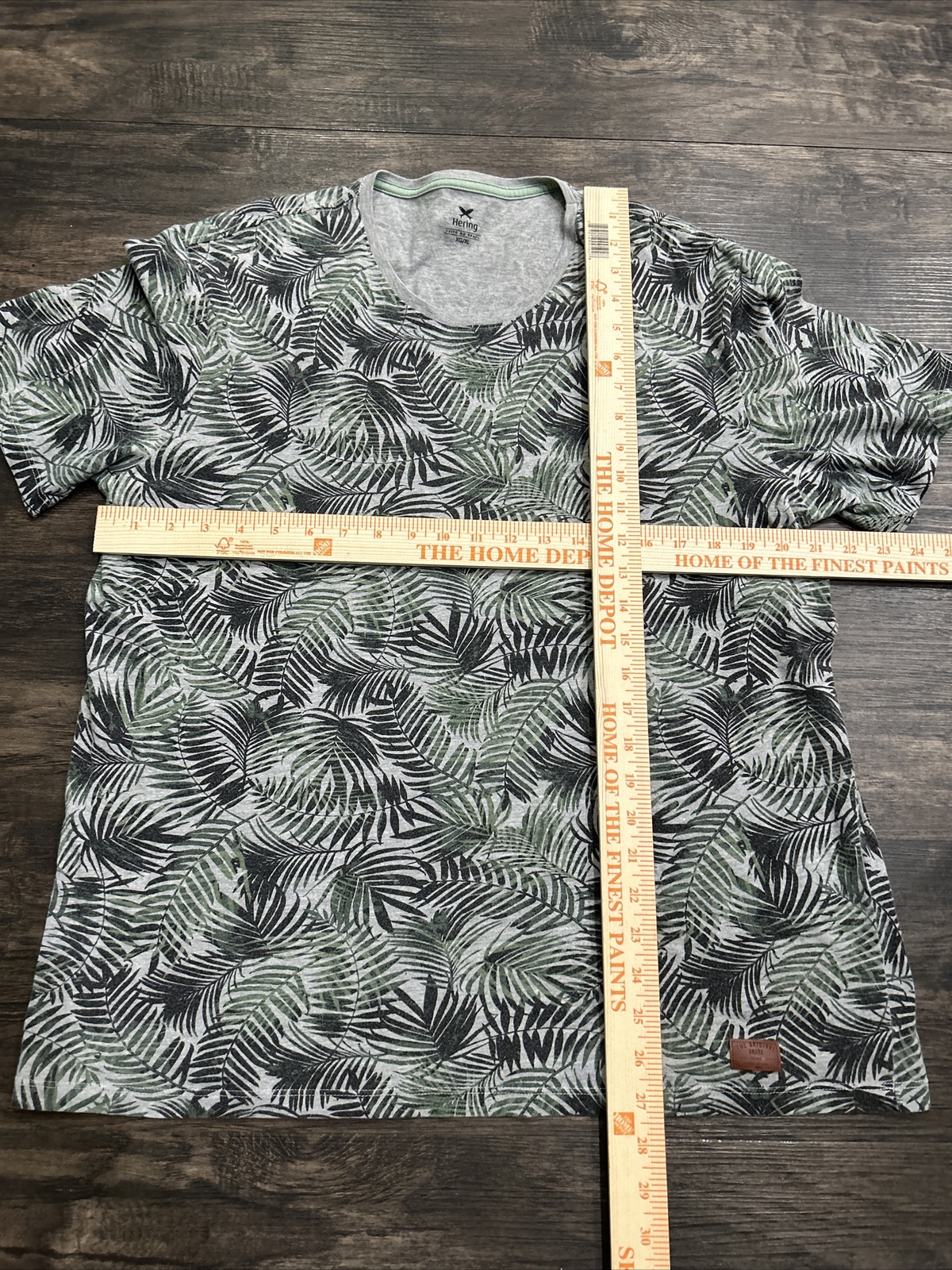 Hering Men's Palm, Leaf Print Crew Neck Tshirt, Sz. XL Soft Beach Attire ￼ gallery