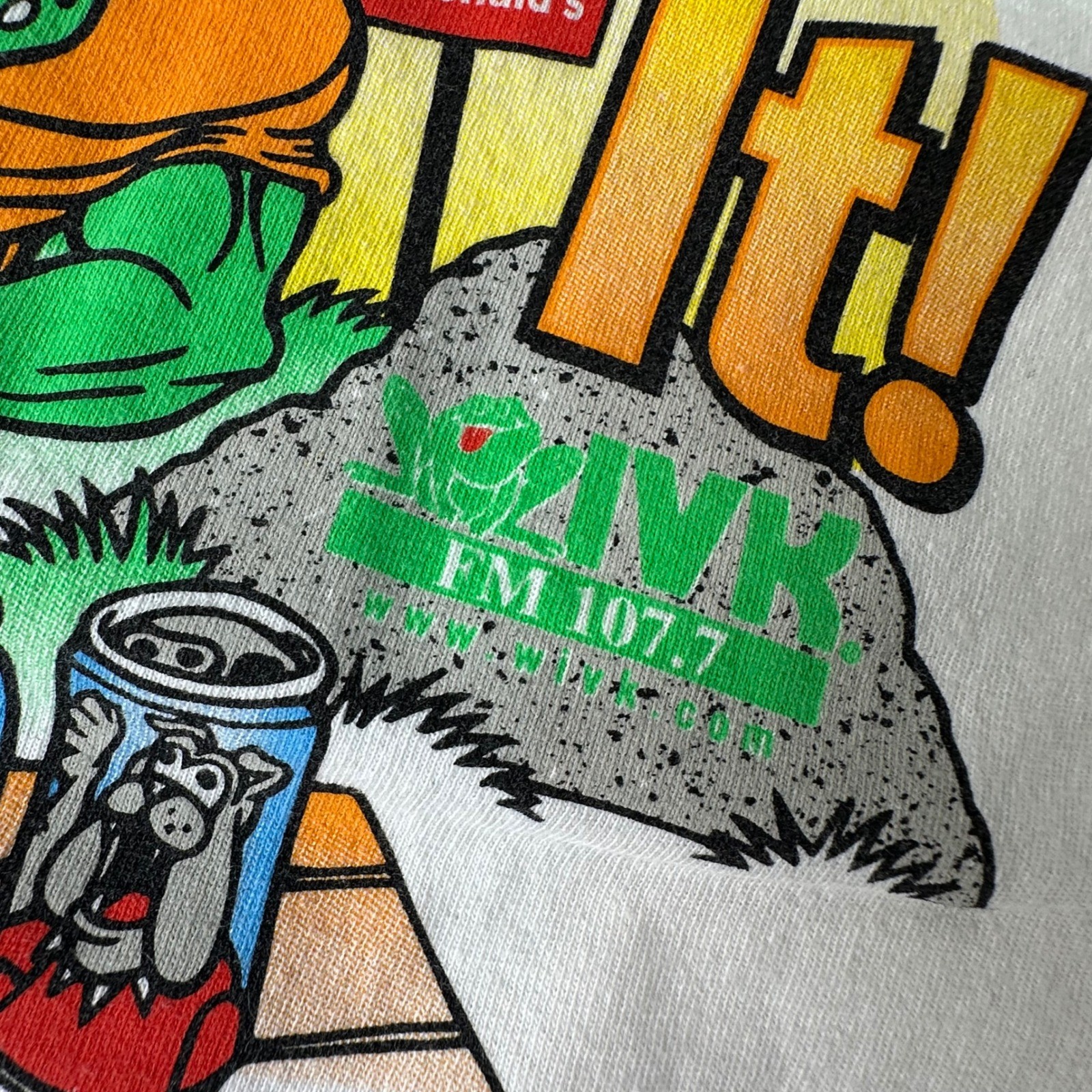 Vtg WIVK 107.7 TN Vols Network Promo Shirt Crushin It Frog Football Gildan Sz L gallery