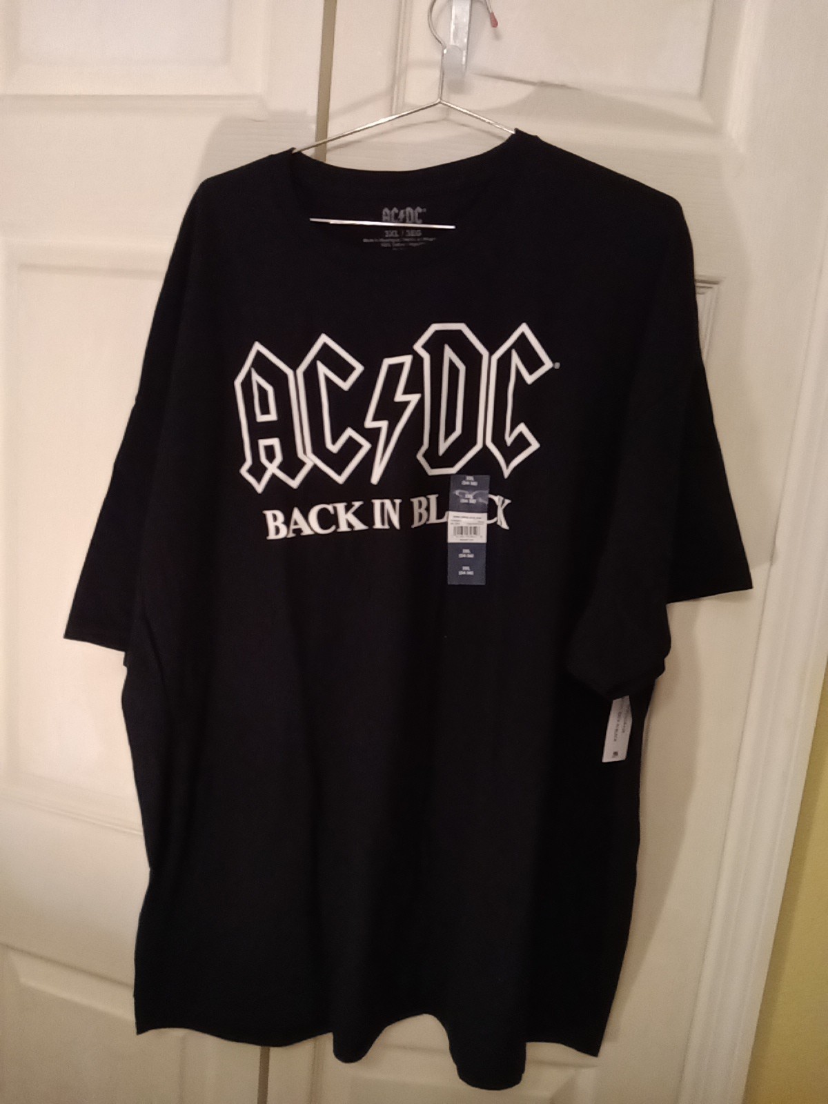 AC DC Back In Black Band Graphic T Shirt Size M NWT gallery
