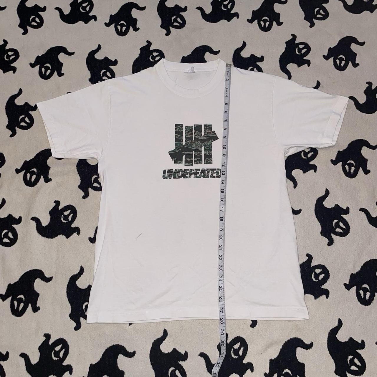 2000s Undefeated White and Camo Shirt Men’s Size Large gallery