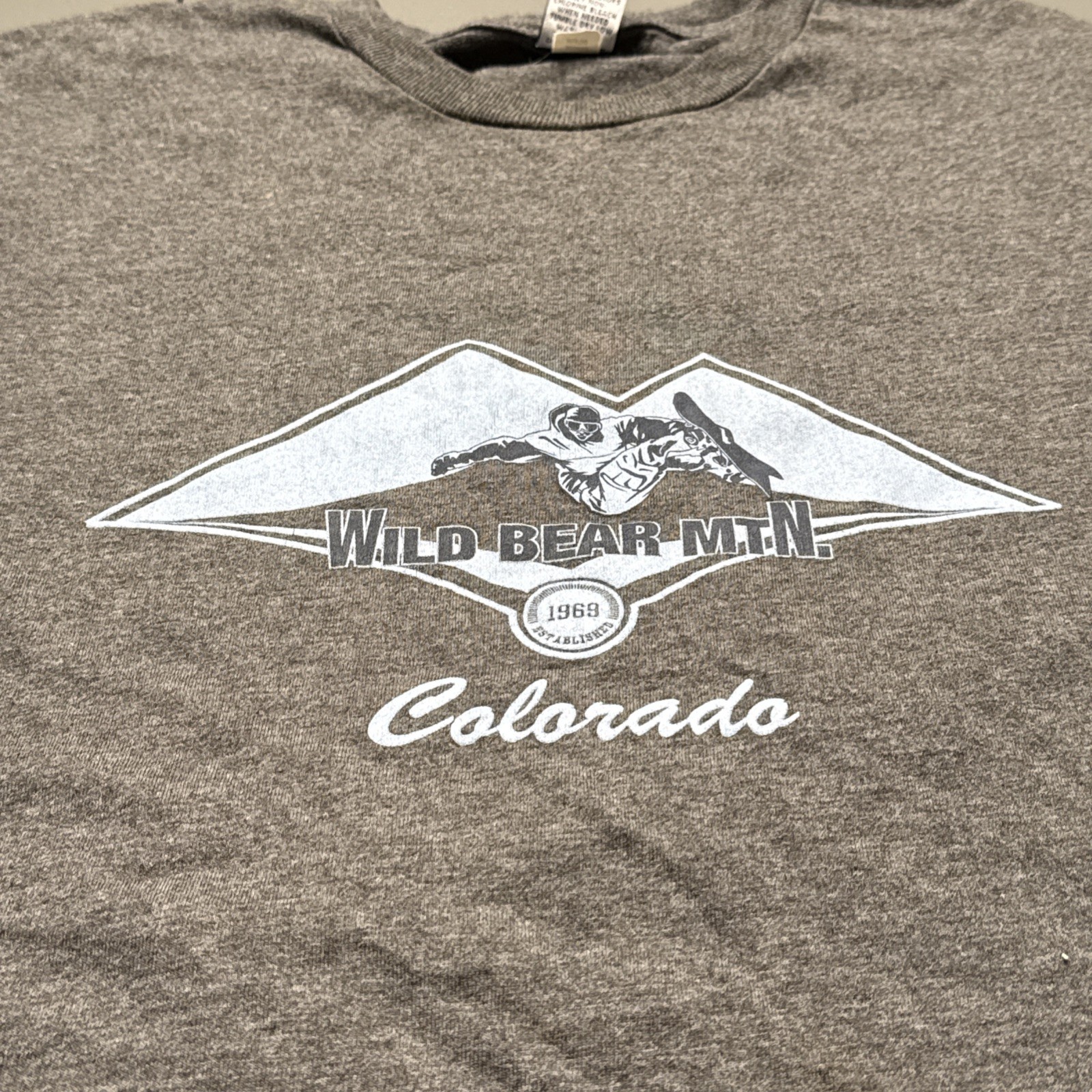 GAP Wild Bear Mountain T Shirt Small Made In Madagascar gallery