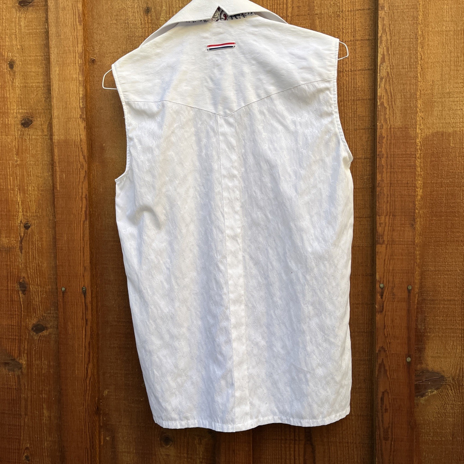 Patroncito Shirt Small White Sleeveless Textured Brocade Fabric Snap Button Dow gallery