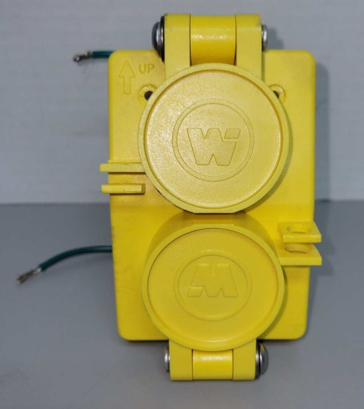 Weatherproof Woodhead 84U9 Outlet Box with Two L16-15R Outlets 15A/250V (B475)