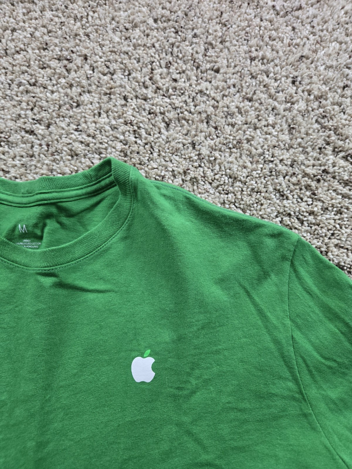 Apple T Shirt Medium Green Long Sleeve Crew Neck Cotton Graphic Employee gallery