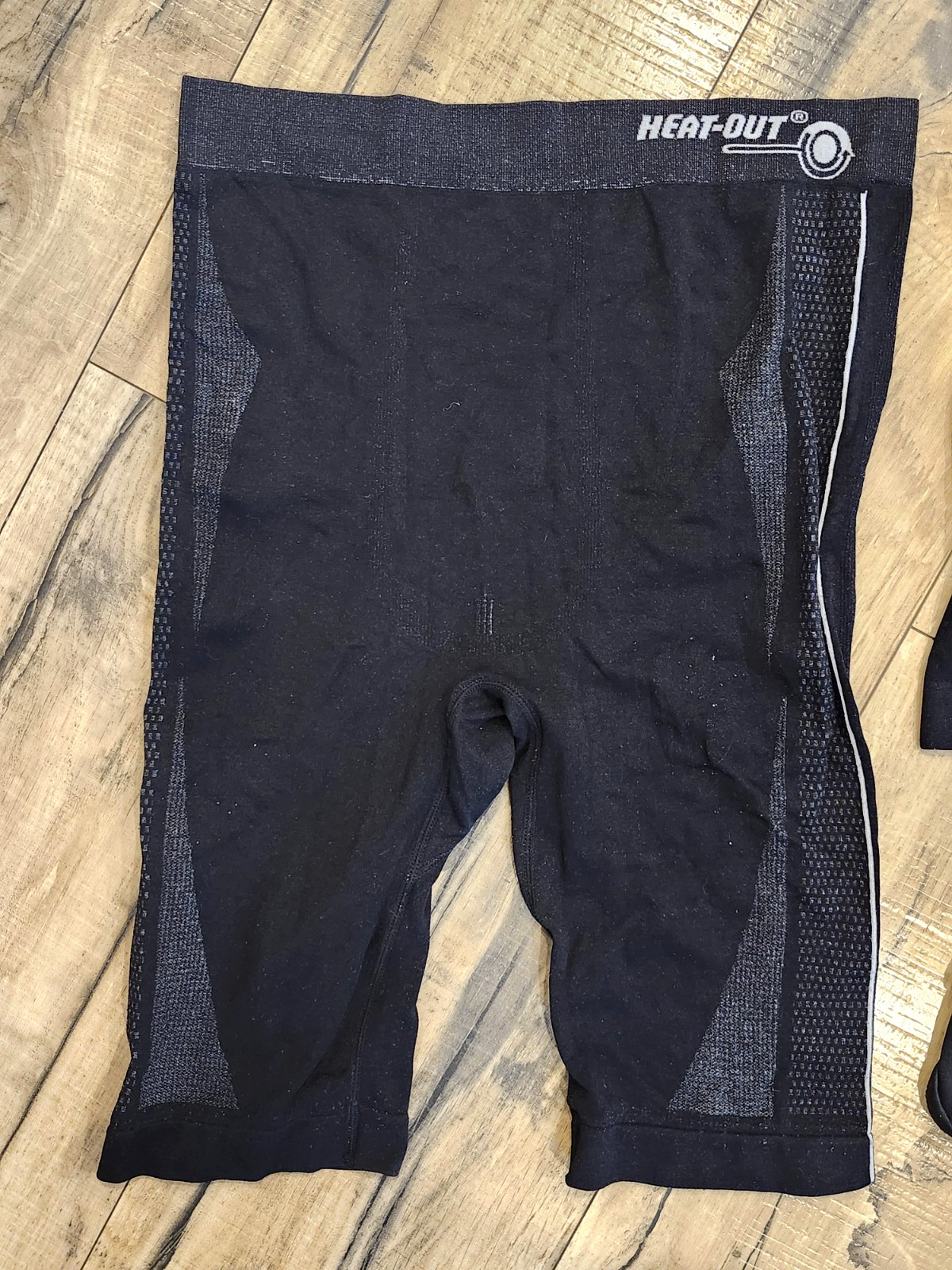 Men's Heat-Out Body Cooling System Set, Medium, Shirt, Pants, Shorts, Head Covrs gallery