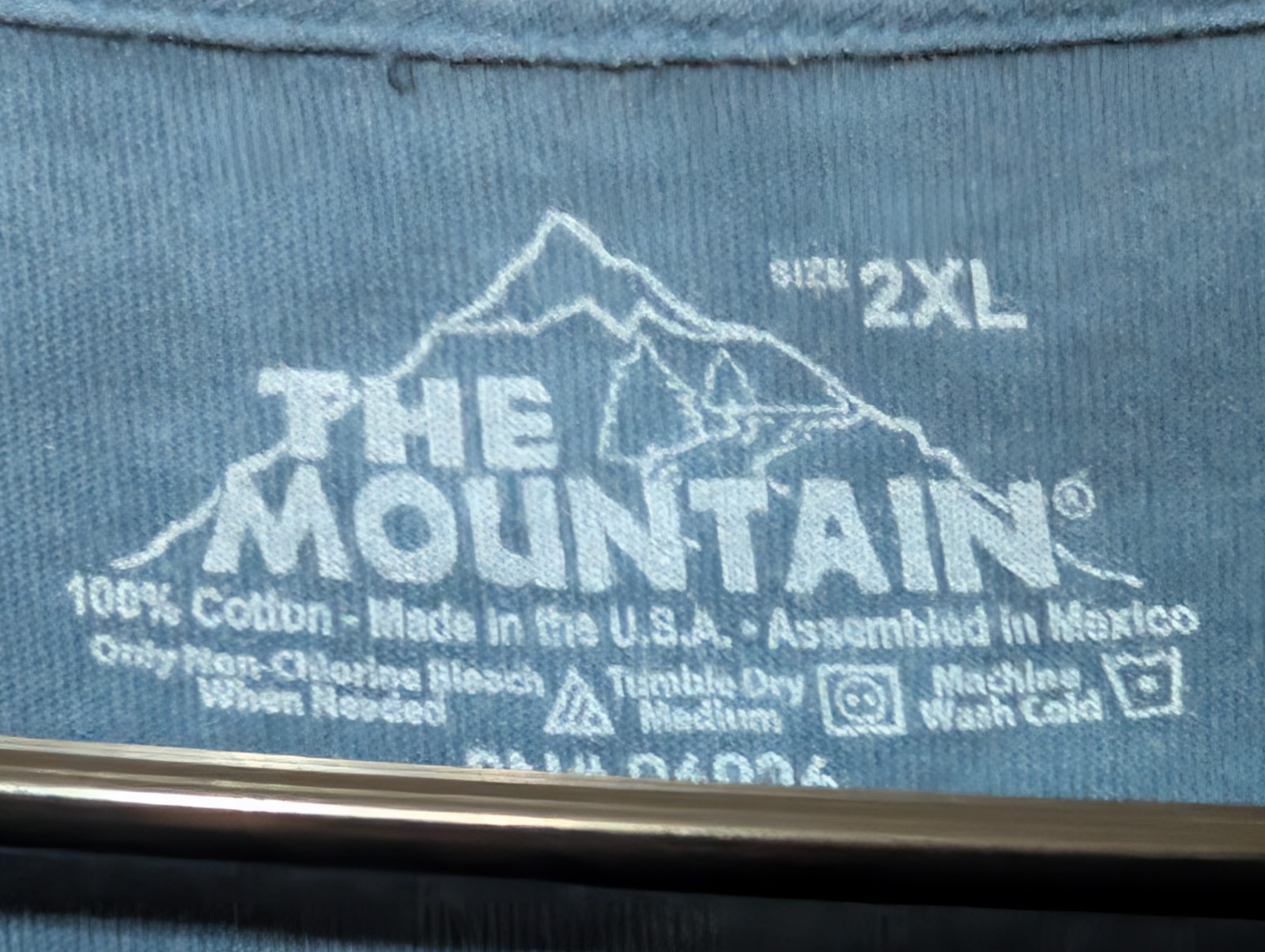 The Mountain Mens T-shirt Blue "Lion Heart" Flawed Retired Logo 2XL #6575 gallery