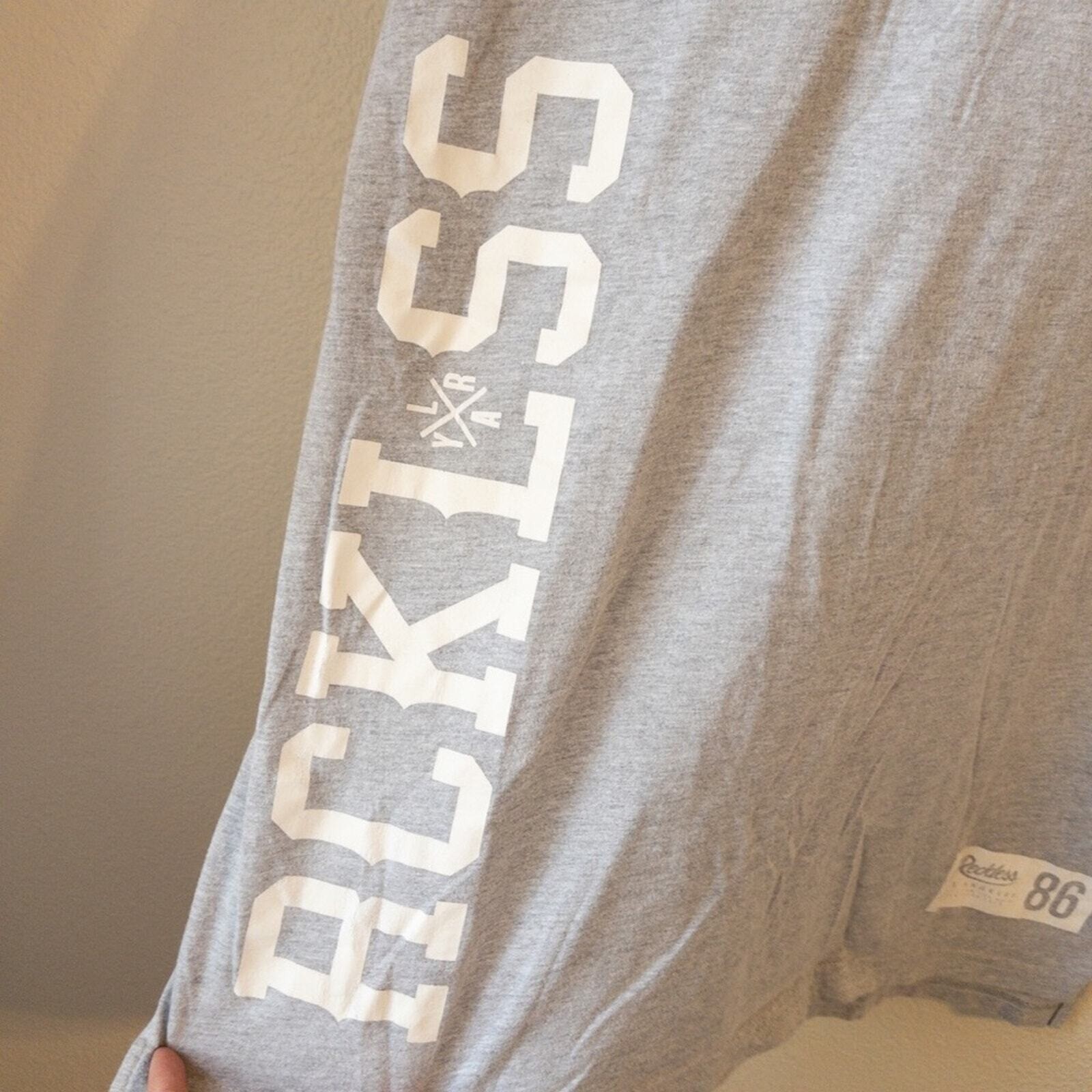 Young & Reckless Gray and White T-Shirt Men's Scoop Neck Casual Top Size Large gallery