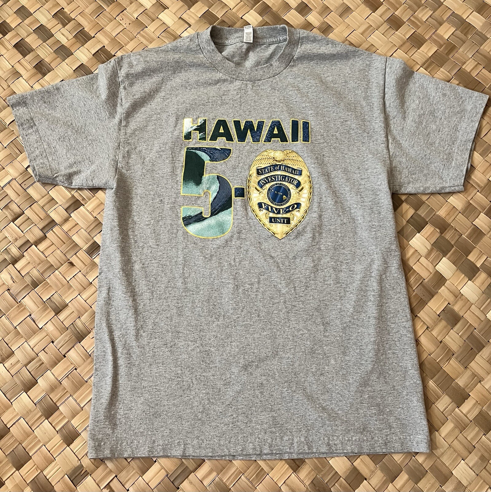HAWAII 5-0 Filmed In Hawaii Grey Cotton Blend Logo Tee T-shirt Size Large NWOT gallery