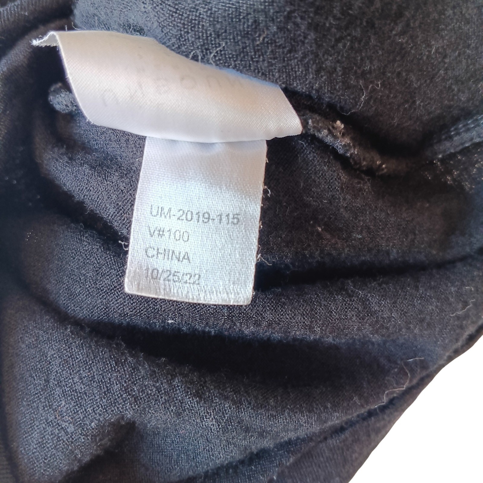 Unbound Merino Men's Black 100% Merino Wool V-Neck T-Shirt Size L gallery