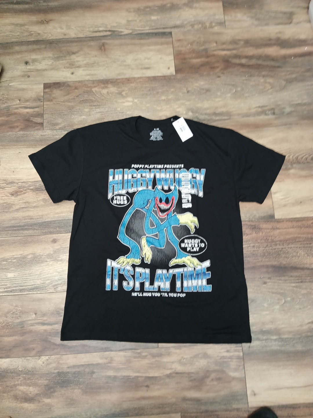 Poppy Playtime Huggy Wuggy “It’s Time To Play” Free Hugs – Blk Unisex Shirt- XL
