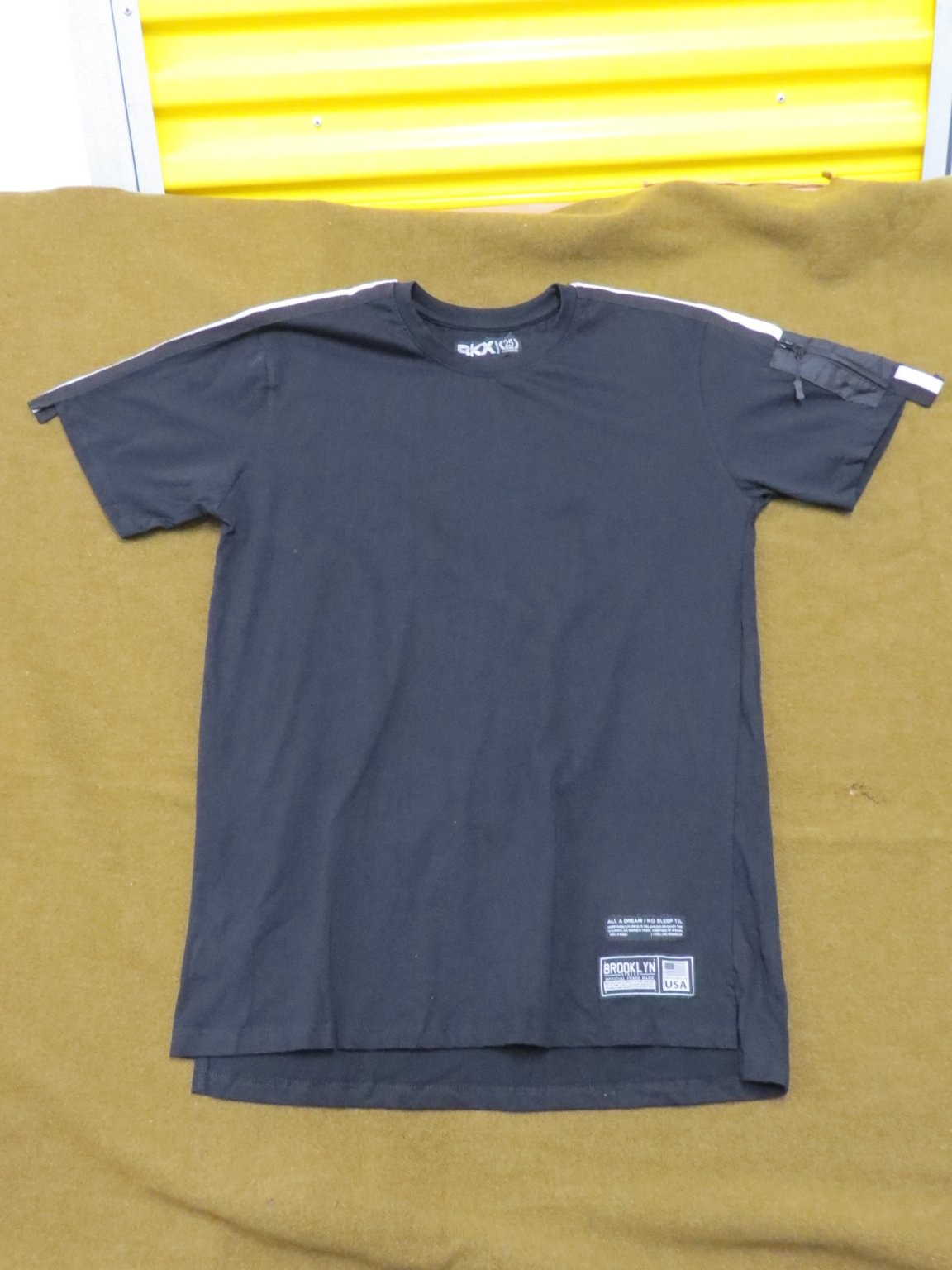 Brooklyn Xpress Men's Black T-Shirt XL 100% Cotton Crew Neck Zipper Pocket NWOT gallery