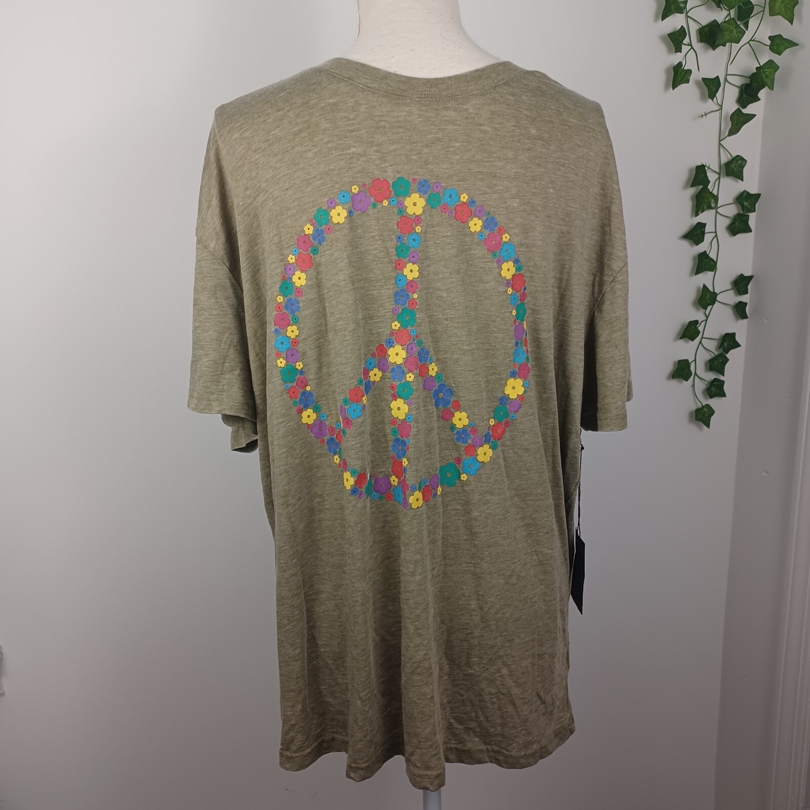 Forever 21 NEW Floral Peace Sign T-Shirt Men Large Green -Short Sleeve Tee gallery