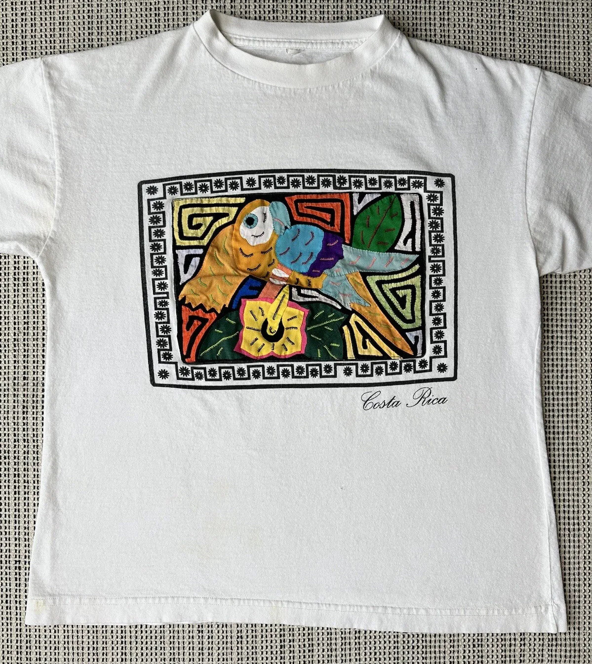 Costa Rica Medium White T Shirt Hand Made Sewn Quilted Parrot Design Appliqué gallery
