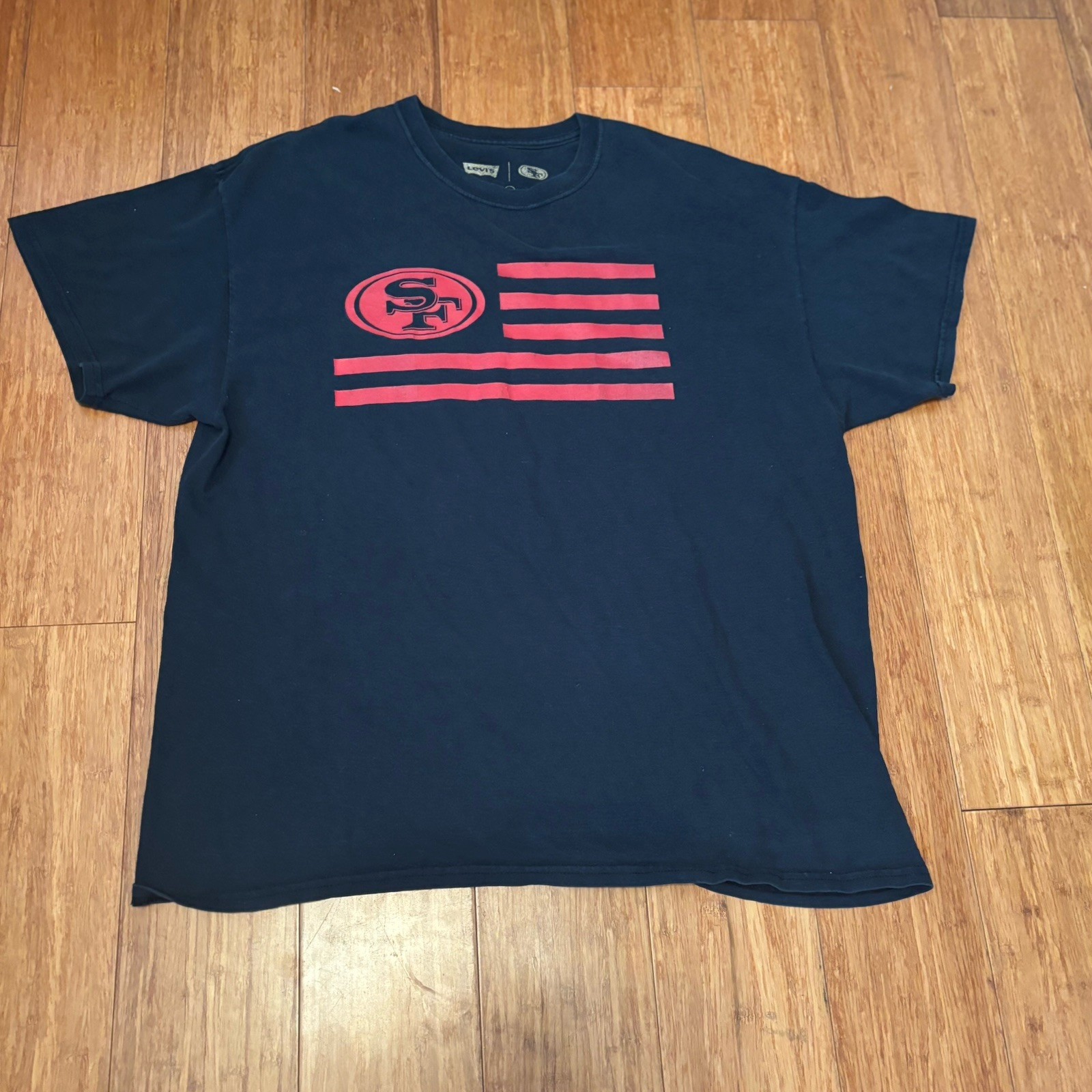 San Francisco 49ers 2015 Home Opener Levi T-Shirt Black & Red Flag Men’s XL