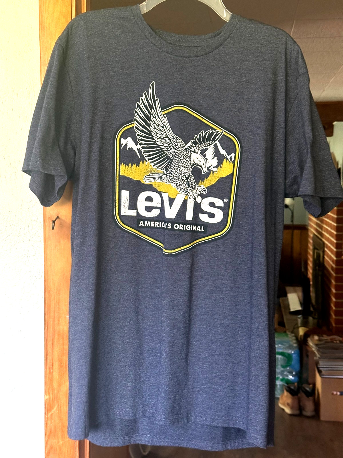 LEVI’S MEN’S GRAPHIC T-SHIRT XL NEW WITHOUT TAGS NAVY BLUE AMERICA’S ORIGINAL!!