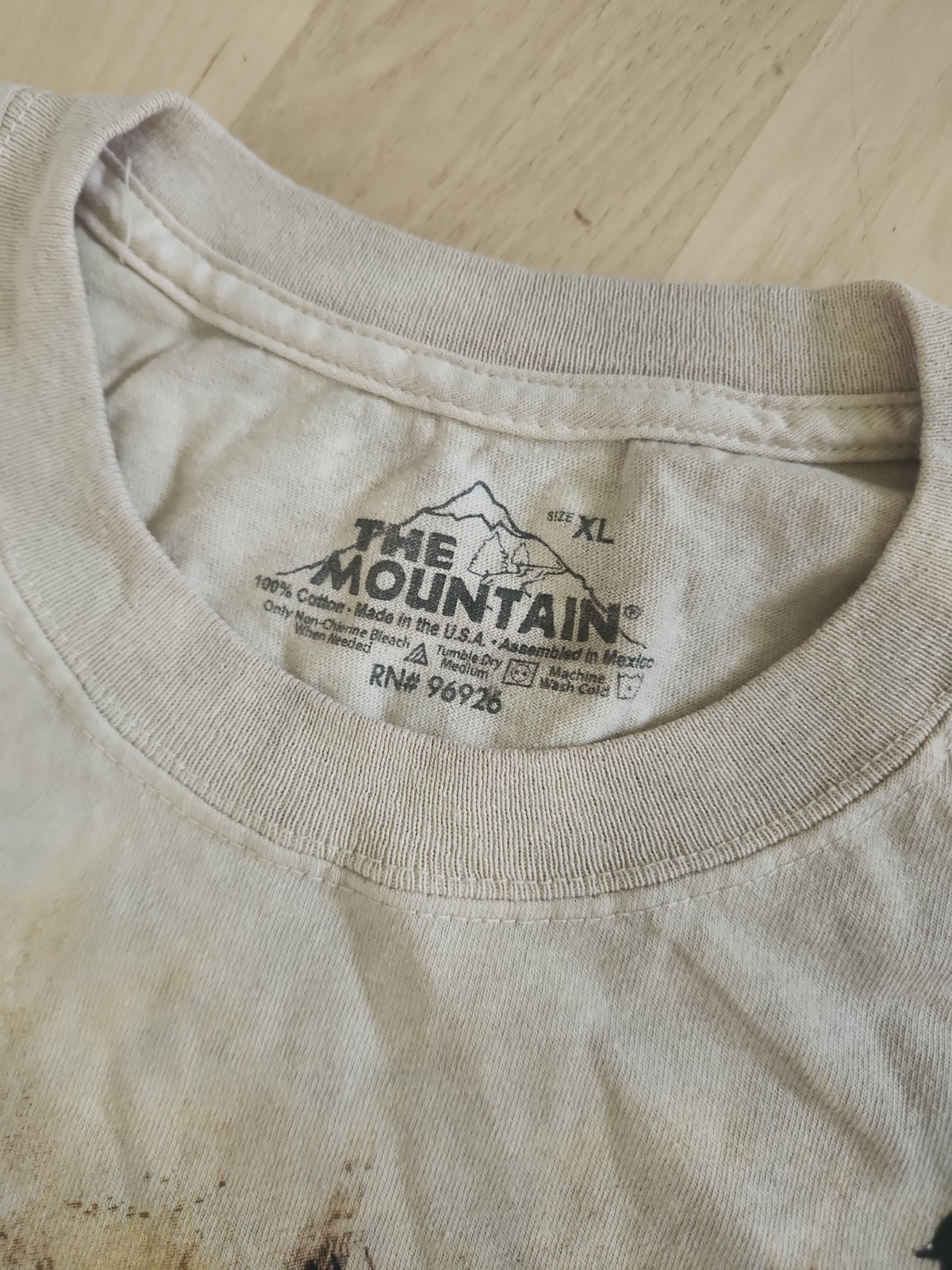 The Mountain Mens T-shirt Vintage 2005 Beige Raccoon In Tree XL gallery