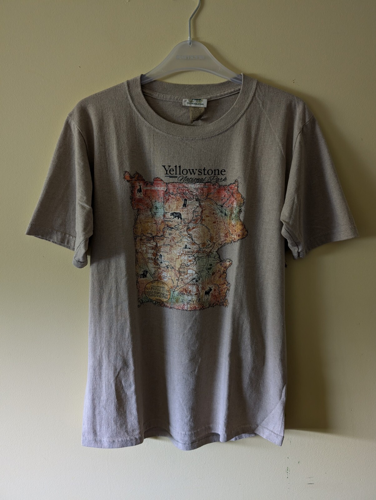 Yellowstone National Park Tourist T Shirt Size Medium Made In USA Eco Mountain