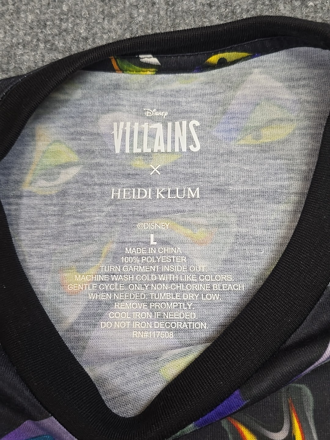 Disney Villains X Heidi Klum T Shirt Men's Large Eyes All Over Graphic Short... gallery