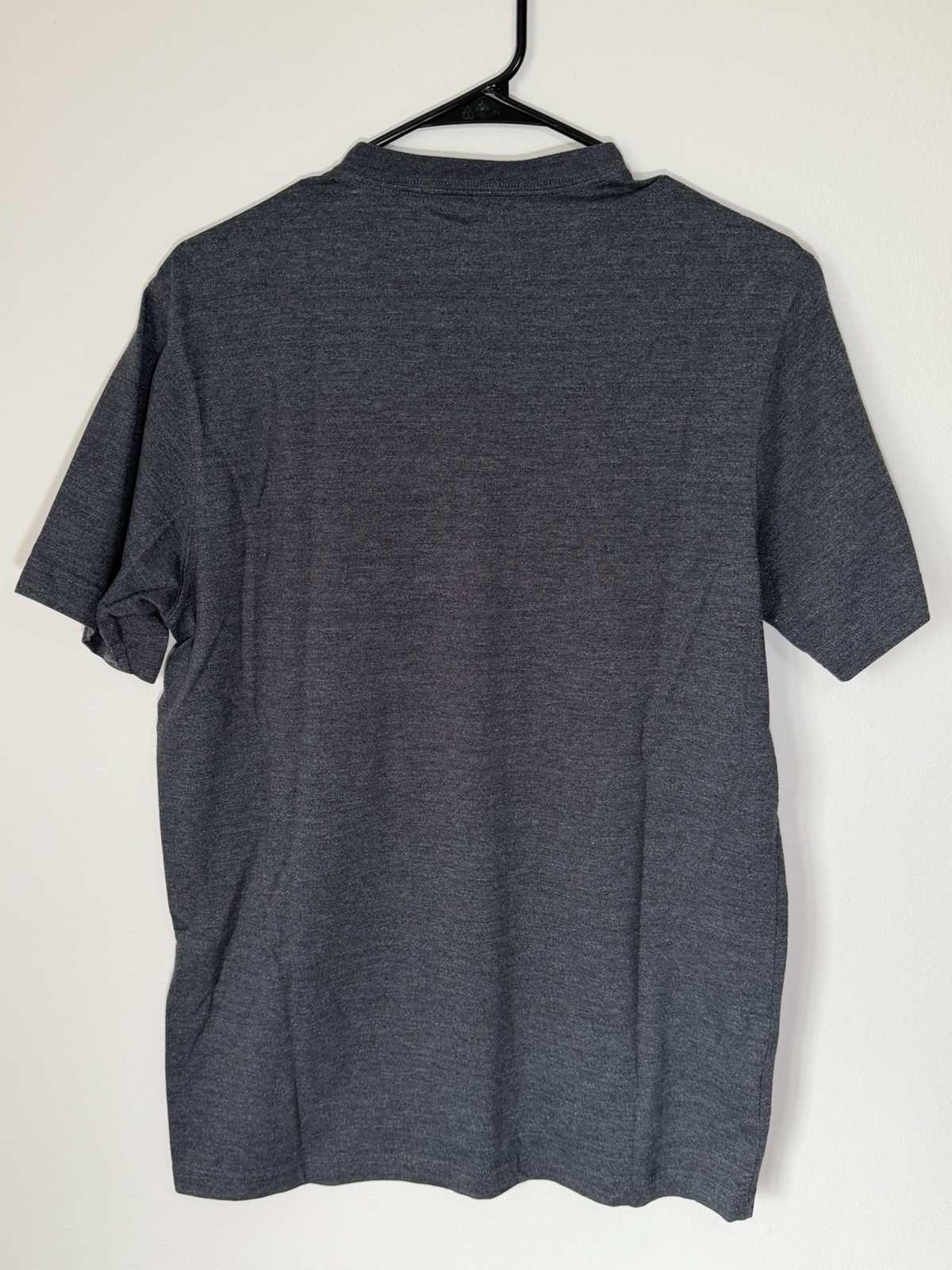 Eddie Bauer Men M Gray V-Neck Short Sleeve T-Shirt gallery