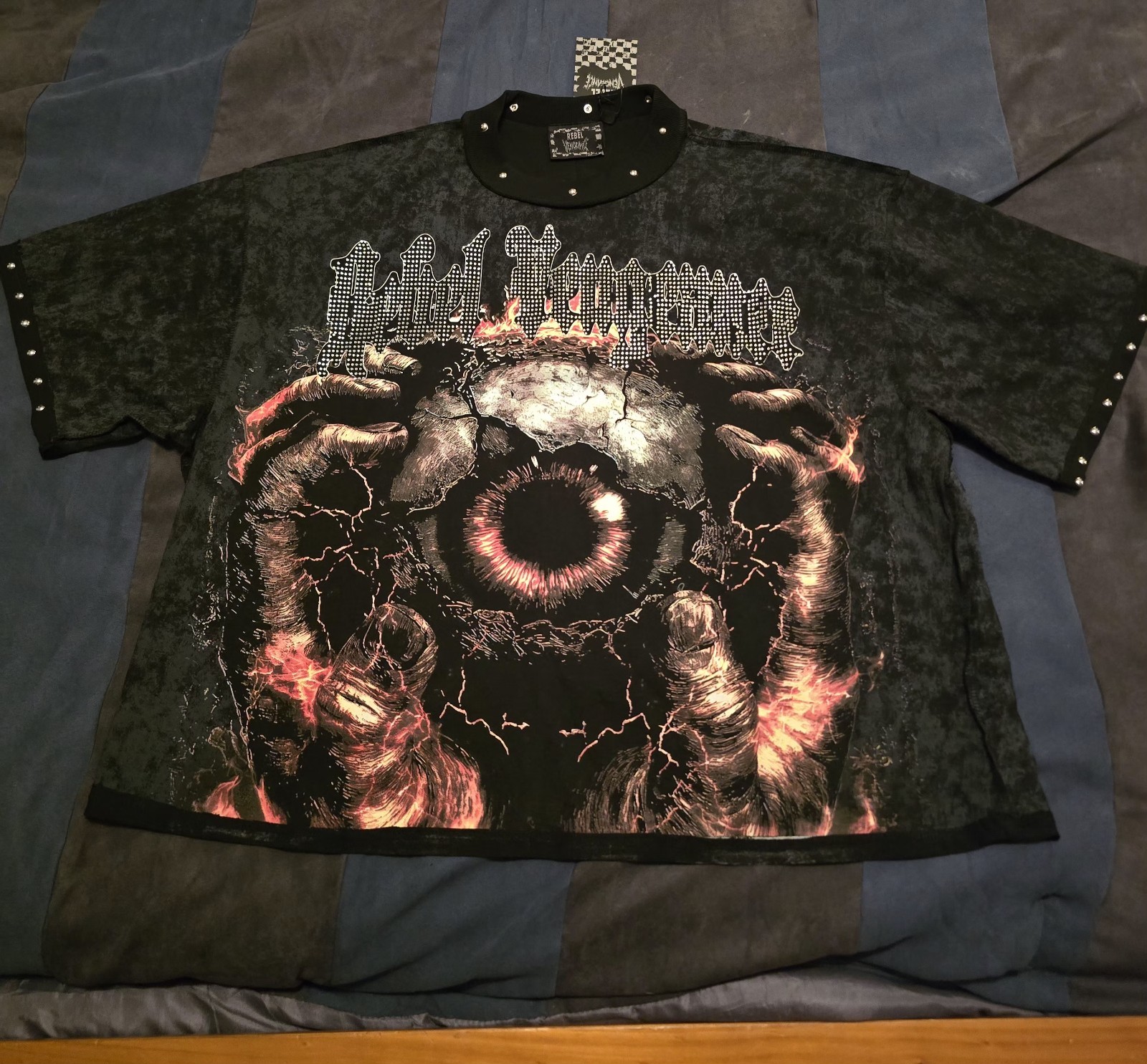 Rebel Vengeance size XL Cropped Washed Embellished Shirt Black.