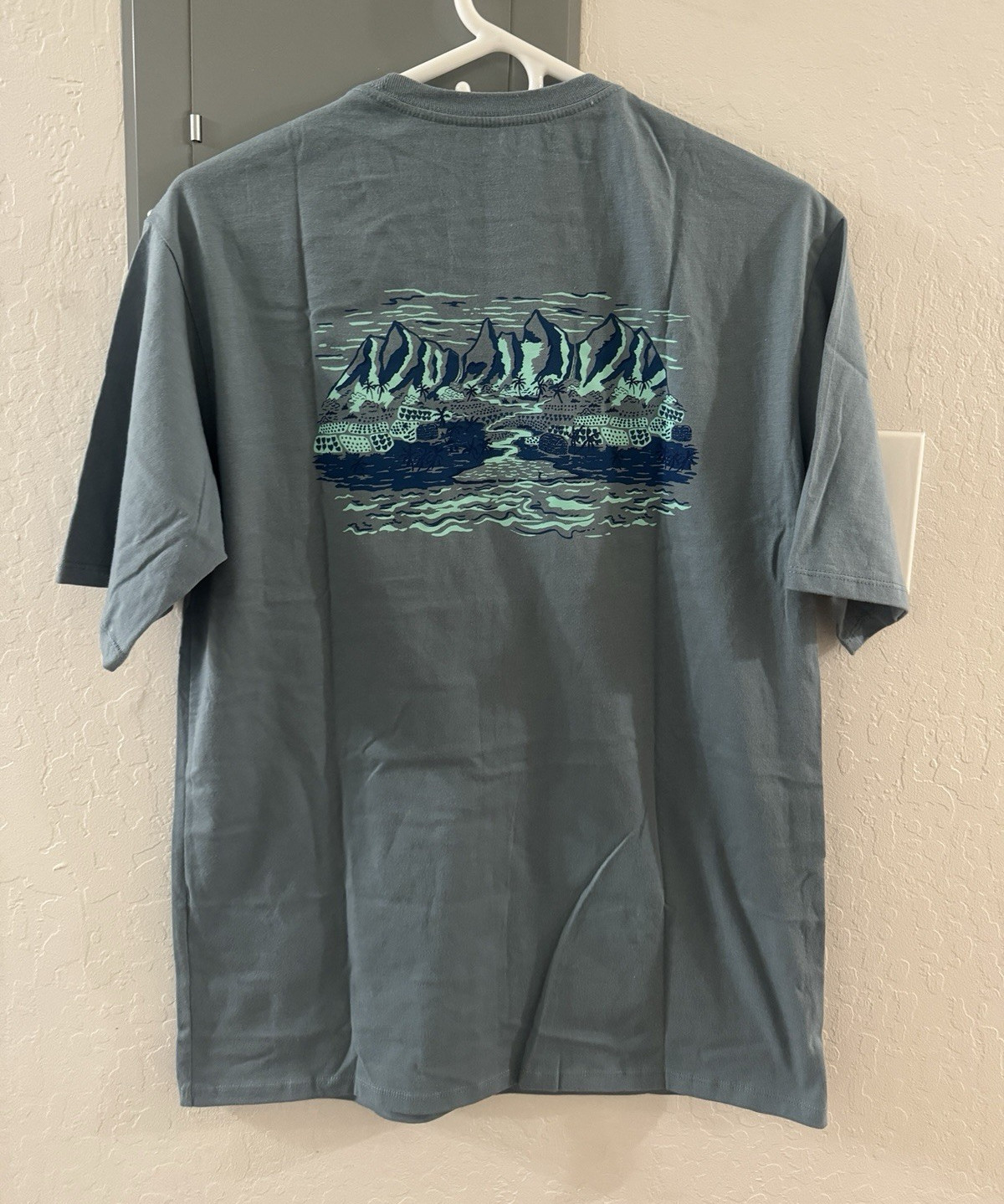 Patagonia M's Malama 'Aina Pocket T-Shirt - Hawaii 37852 Color: BLSG Size: S New gallery