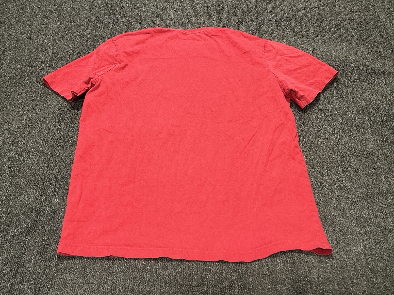 Apple Logo Shirt Mens Medium Red Crewneck Graphic T-Shirt Tee Apple Store gallery