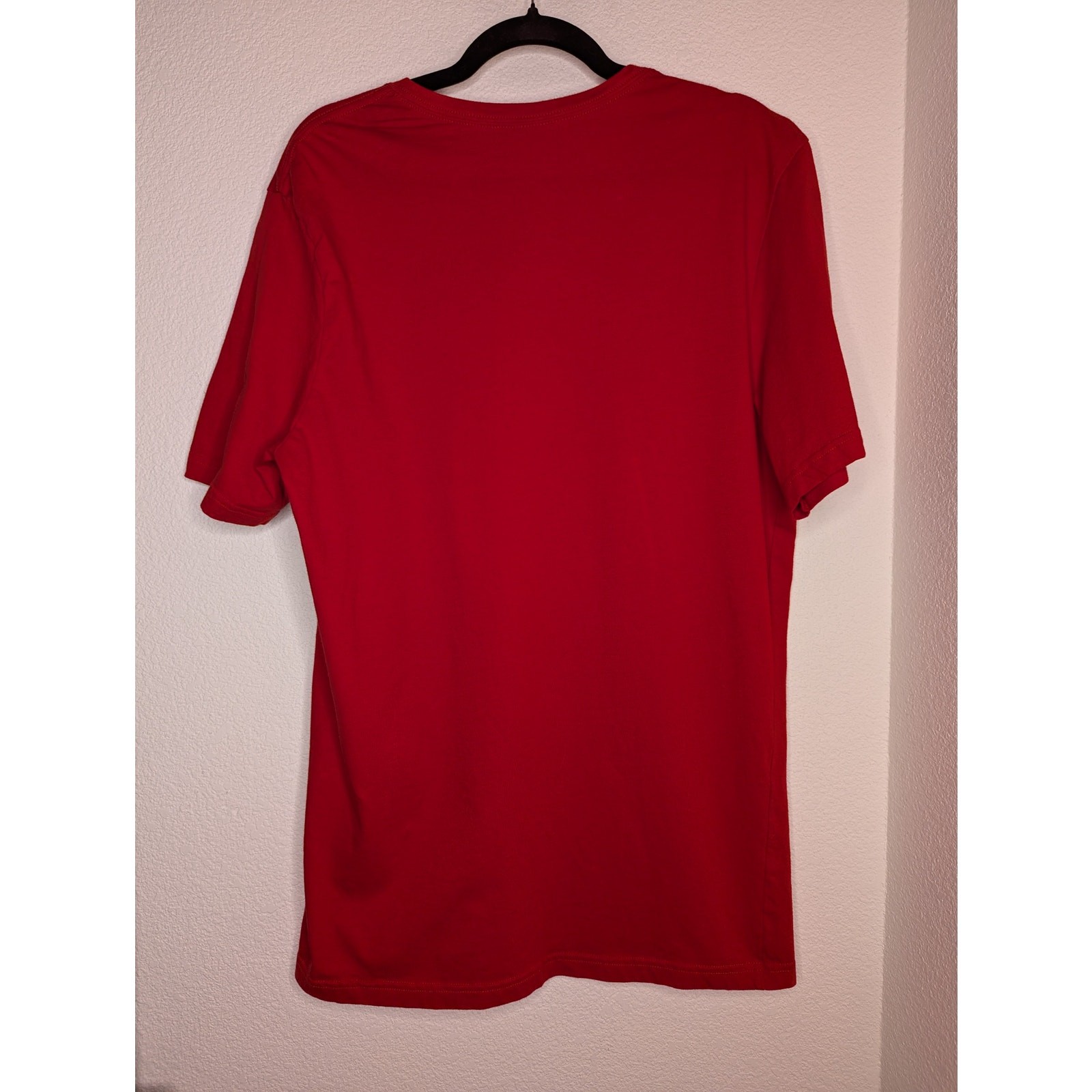 Tommy Hilfiger Men's Cherry V Neck Basic Tee XL Travel Casual Beach Preppy Chic gallery