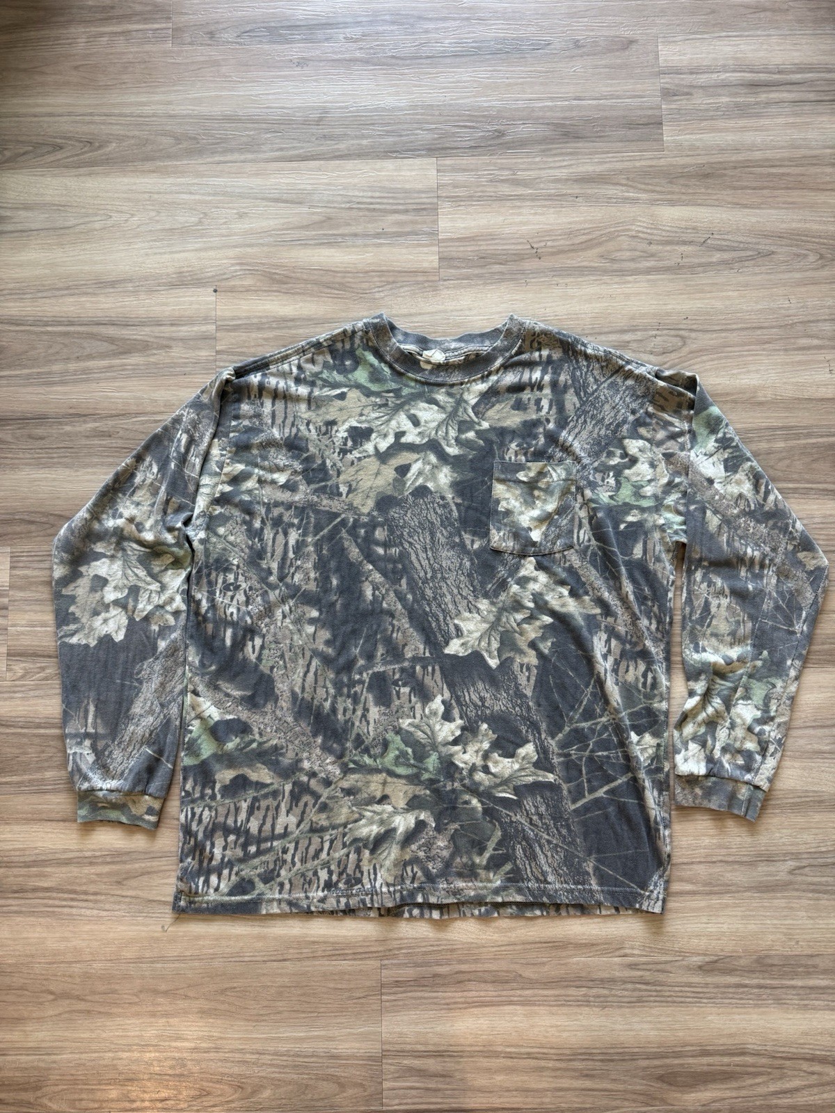 Lot of 3 Vintage Mossy Oak and Realtree Camo Long Sleeve Pocket T-Shirts gallery