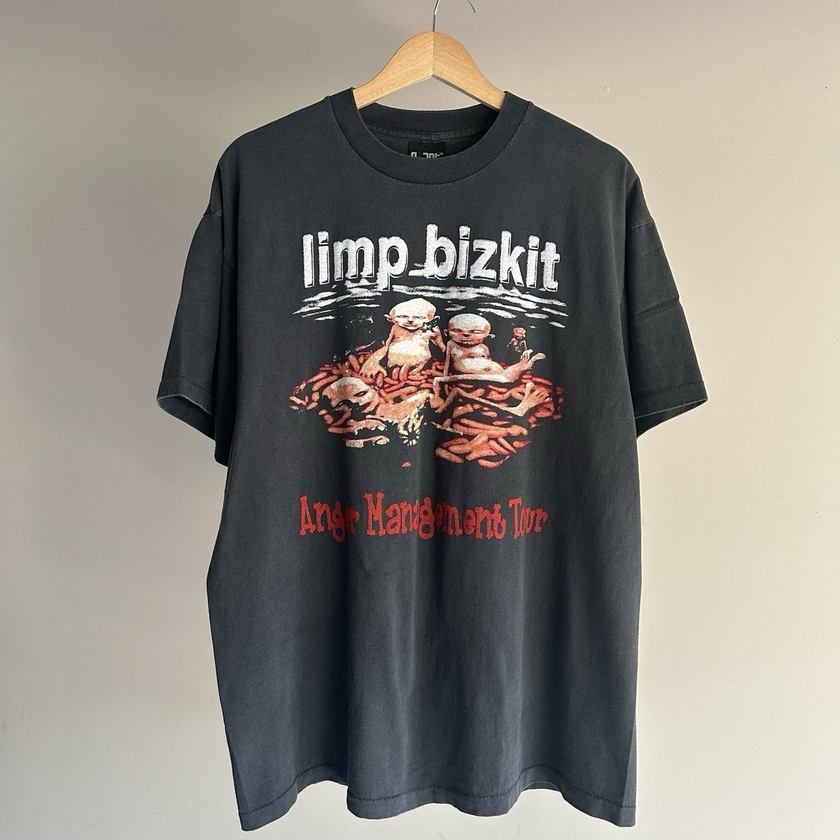 VTG Limp.Bizkit Hot Dog Starfish Giant Anger Management Tour REPRINT Tee Shirt gallery