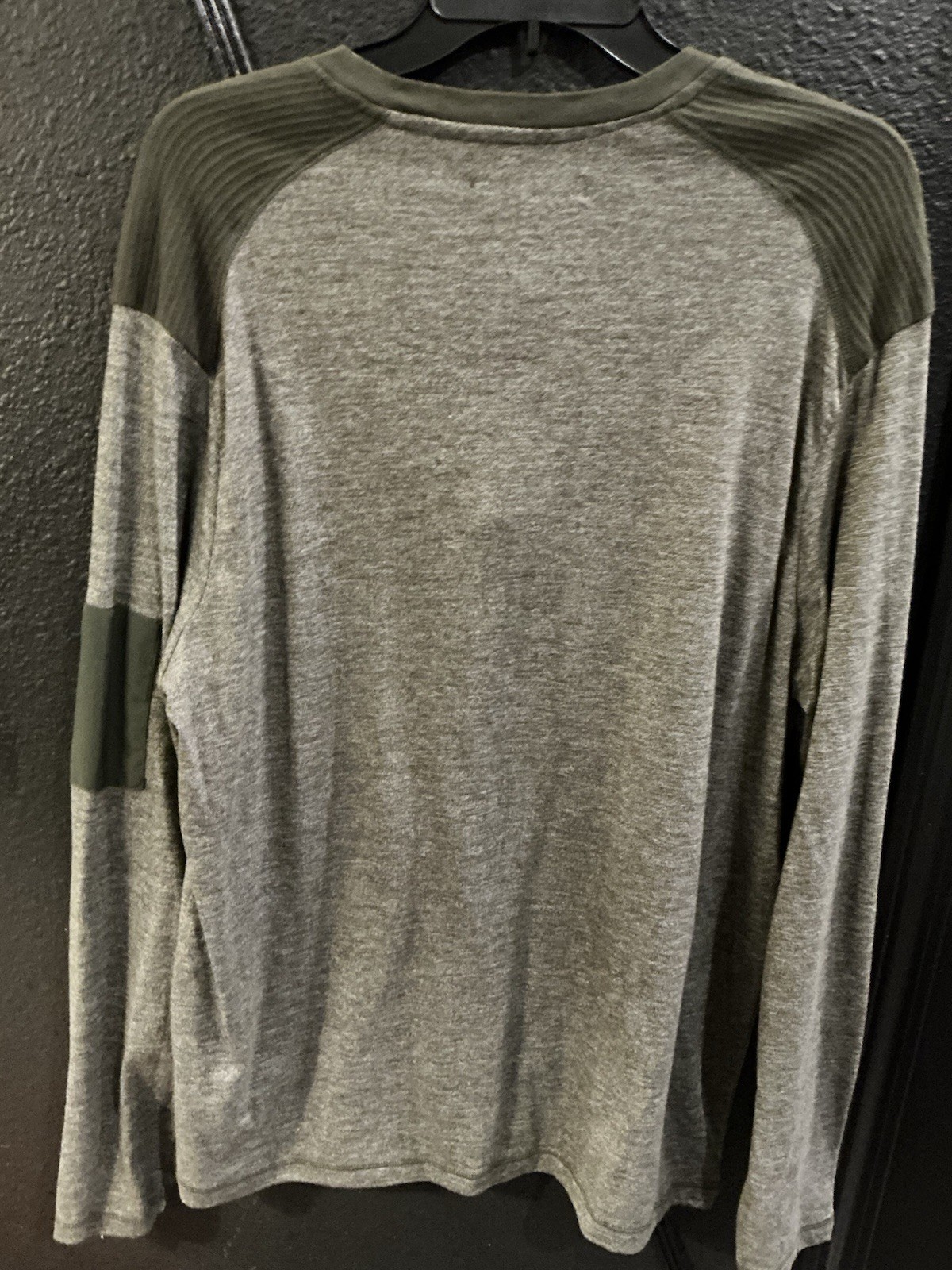 Distortion Mens XL Gray Long Sleeve Henley Shirt Ribbed Shoulder Casual Tee gallery