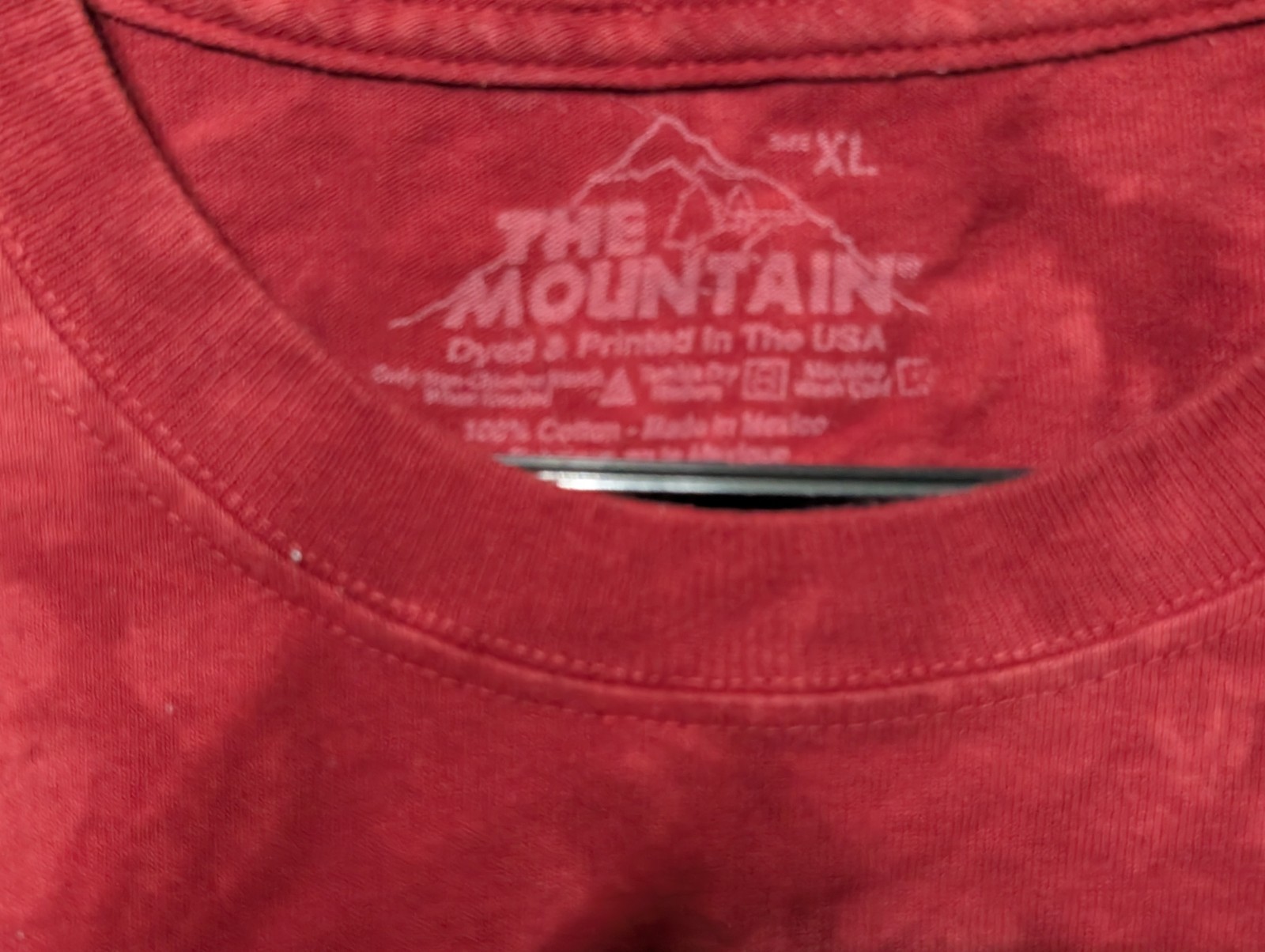 The Mountain Men's T-shirt Red Chakra Prayer Retired Logo XL #2175 EUC gallery